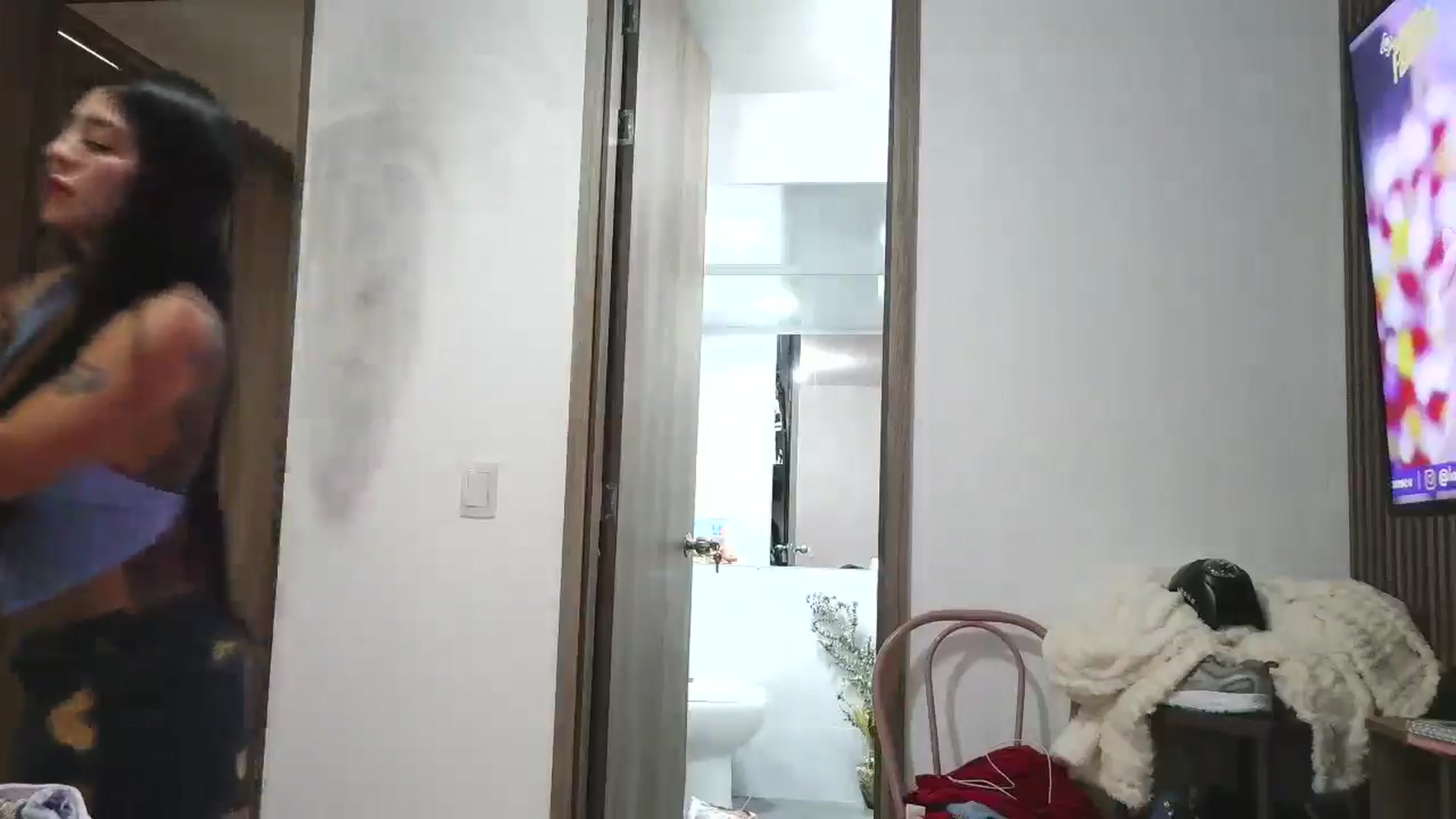 Gallery image thumbnail from yesicat's myfreecams stream on, 04/16/2026, 19:25 image 11 of 20