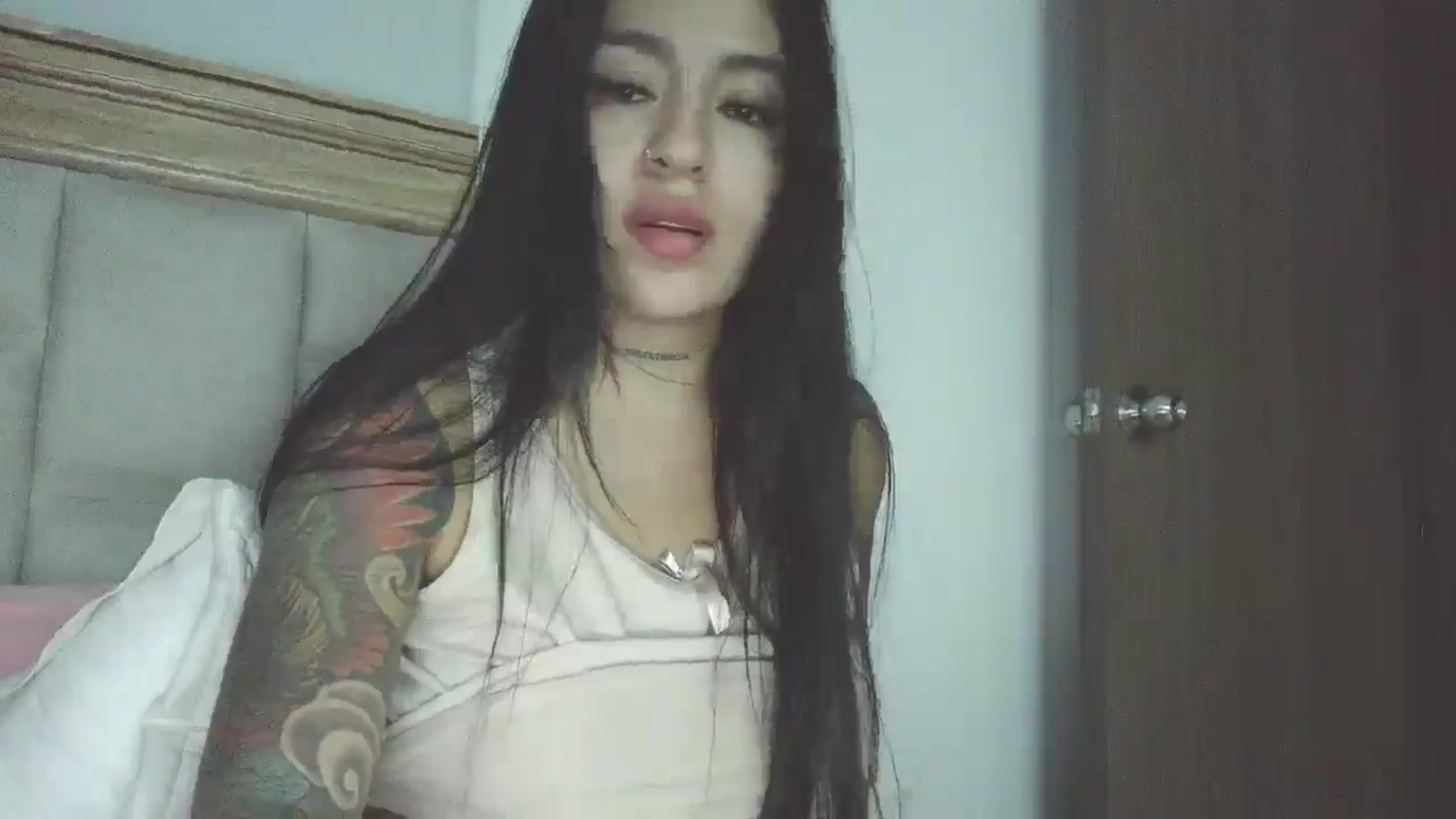 Gallery image thumbnail from yesicat's myfreecams stream on, 04/19/2026, 03:57 image 15 of 20