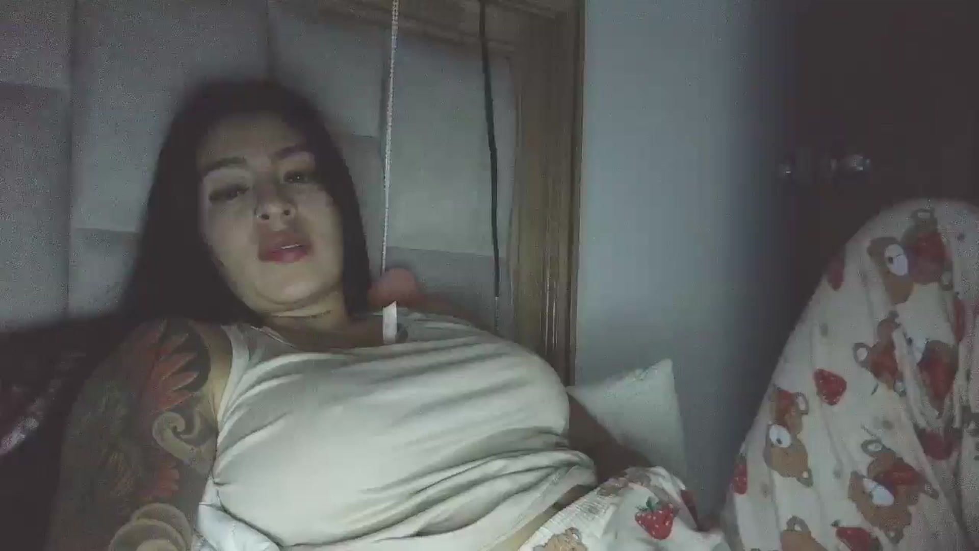 Gallery image thumbnail from yesicat's myfreecams stream on, 04/19/2026, 03:57 image 19 of 20