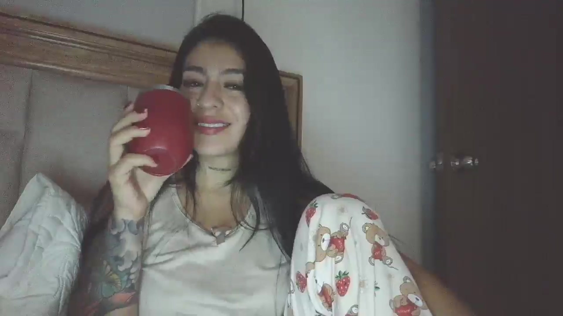 Gallery image thumbnail from yesicat's myfreecams stream on, 04/19/2026, 03:57 image 9 of 20