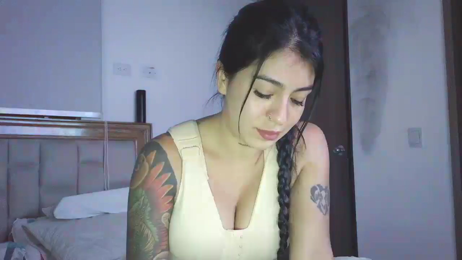 Gallery image thumbnail from yesicat's myfreecams stream on, 05/07/2026, 02:35 image 11 of 20