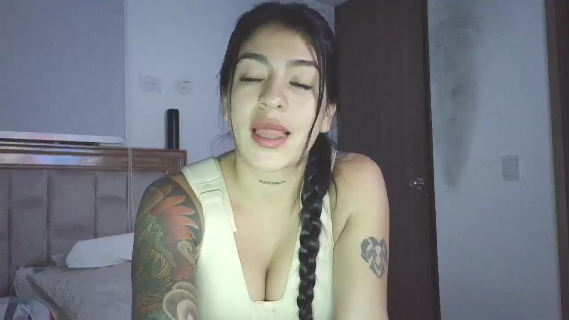 Gallery image thumbnail from yesicat's myfreecams stream on, 05/07/2026, 02:35 image 12 of 20