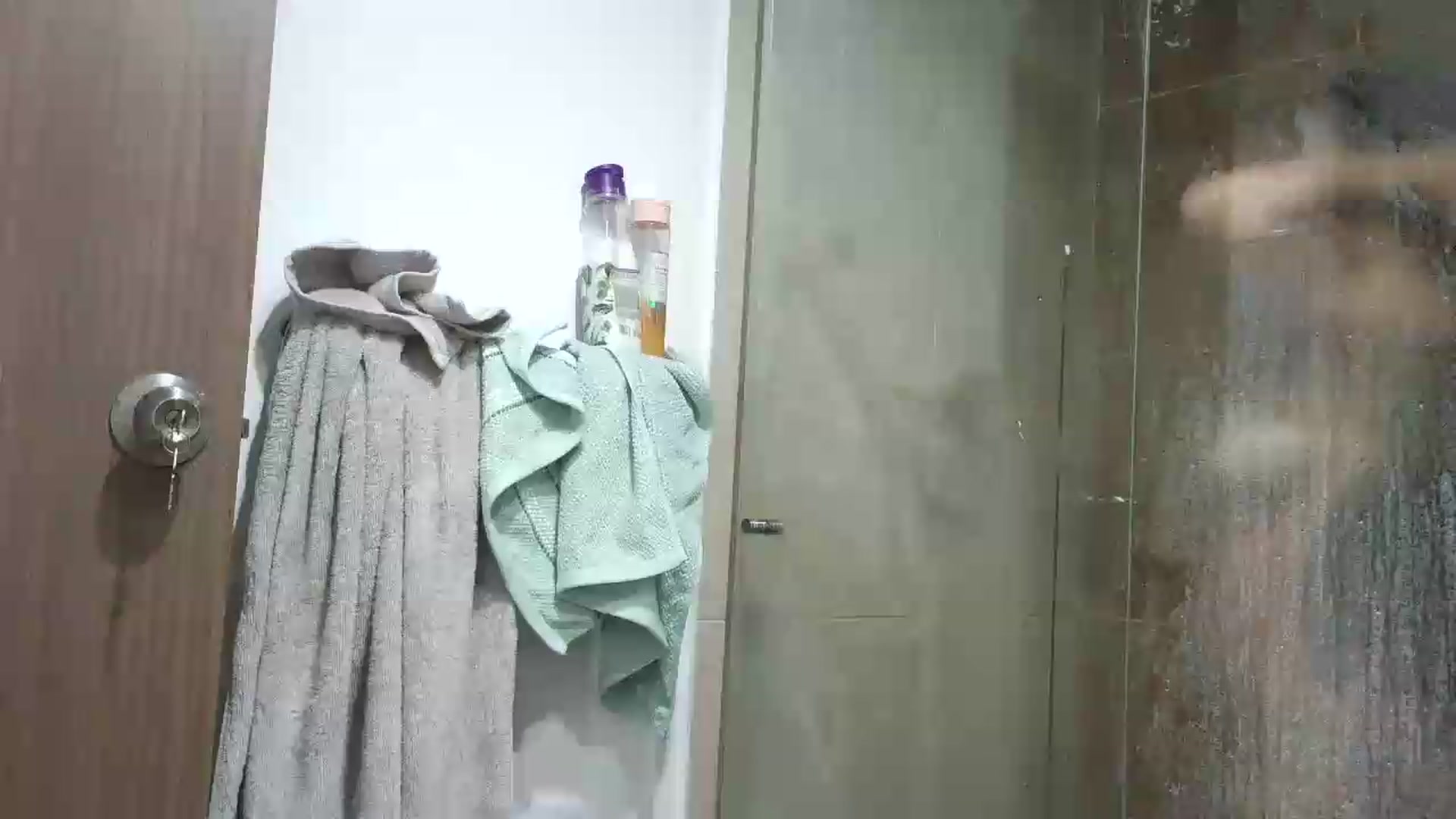 Gallery image thumbnail from yesicat's myfreecams stream on, 05/18/2026, 04:59 image 18 of 20