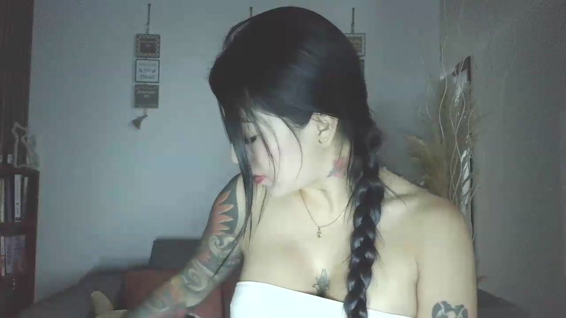 Gallery image thumbnail from yesicat's myfreecams stream on, 06/08/2026, 01:00 image 5 of 20