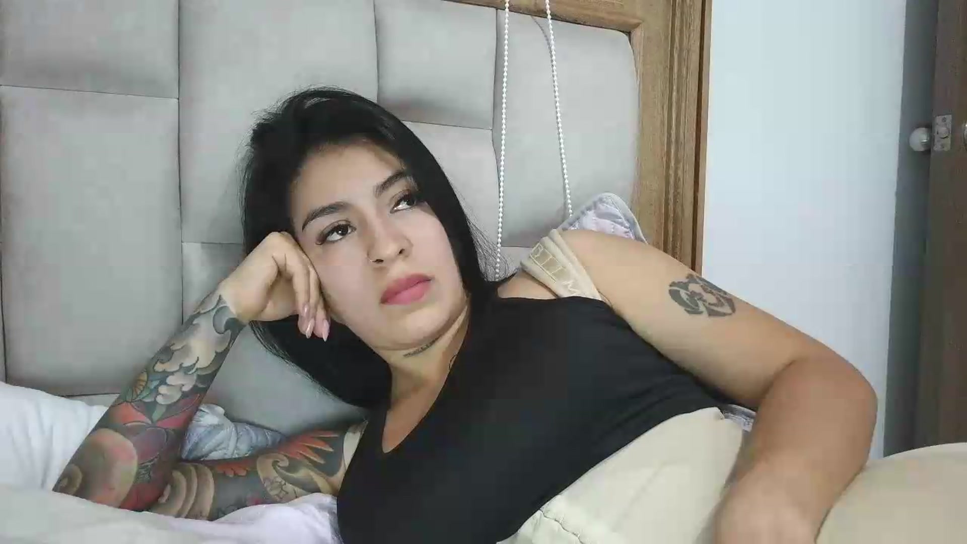 Gallery image thumbnail from yesicat's myfreecams stream on, 06/11/2026, 05:06 image 2 of 20