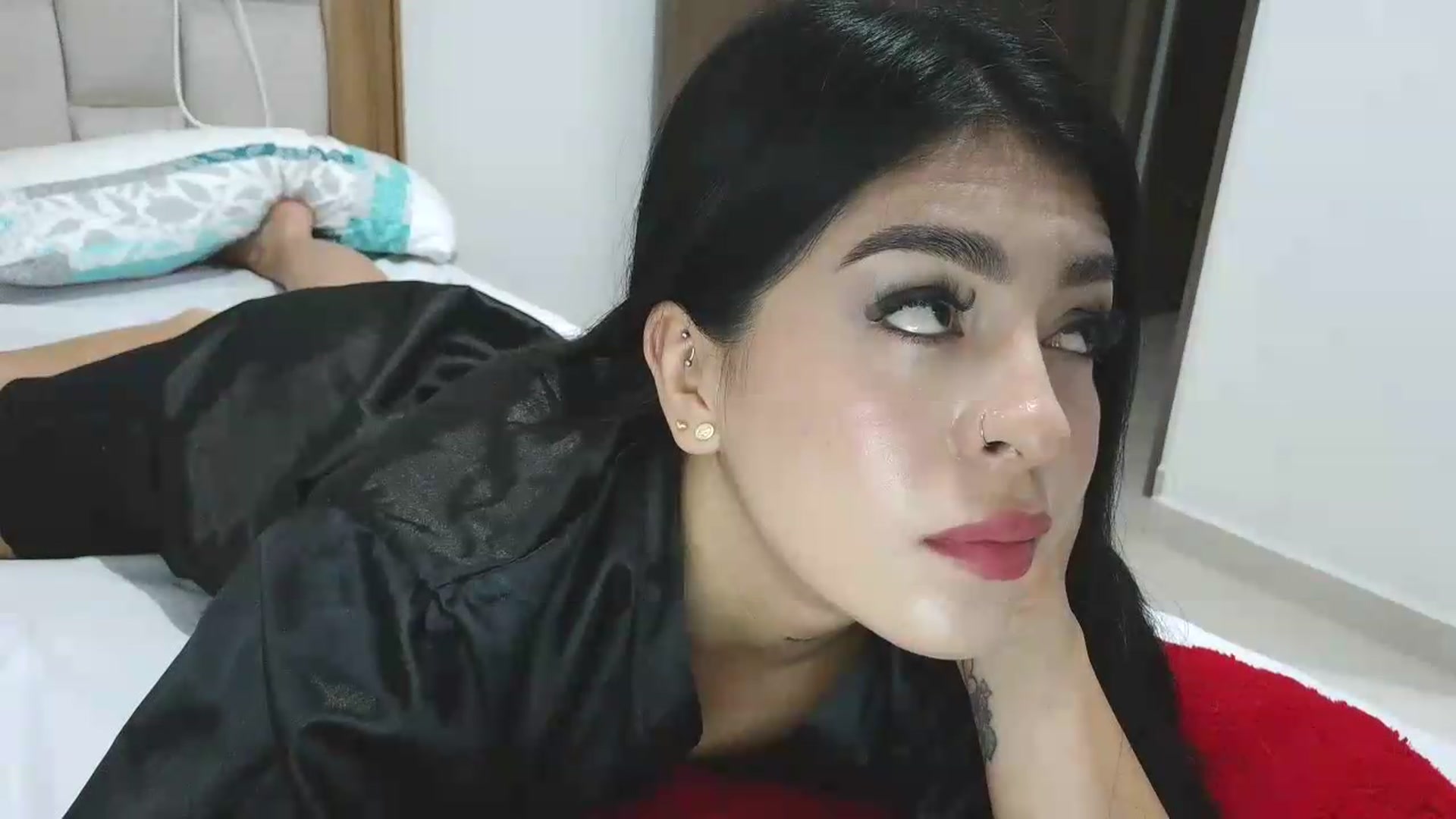Gallery image thumbnail from yesicat's myfreecams stream on, 06/15/2026, 24:51 image 14 of 20