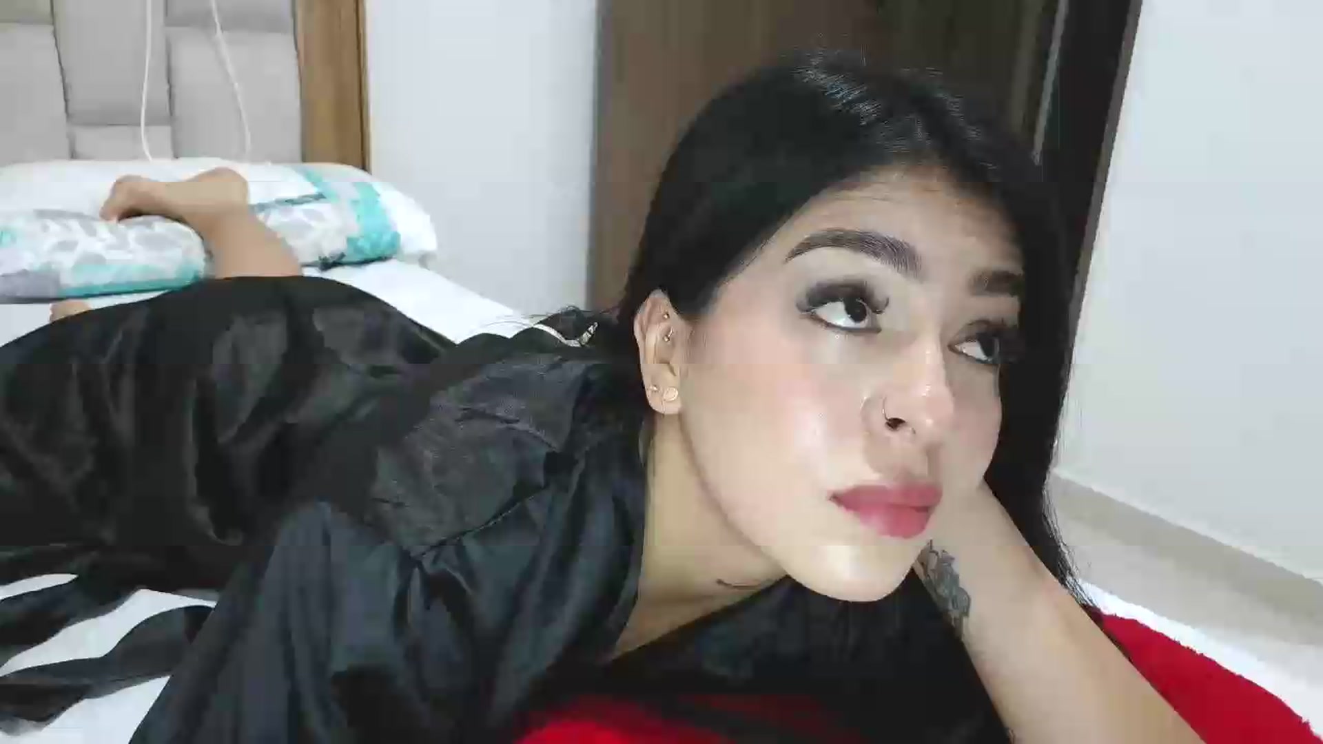 Gallery image thumbnail from yesicat's myfreecams stream on, 06/15/2026, 24:51 image 16 of 20