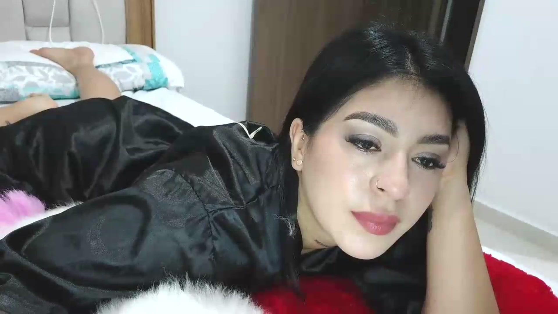 Gallery image thumbnail from yesicat's myfreecams stream on, 06/15/2026, 24:51 image 18 of 20