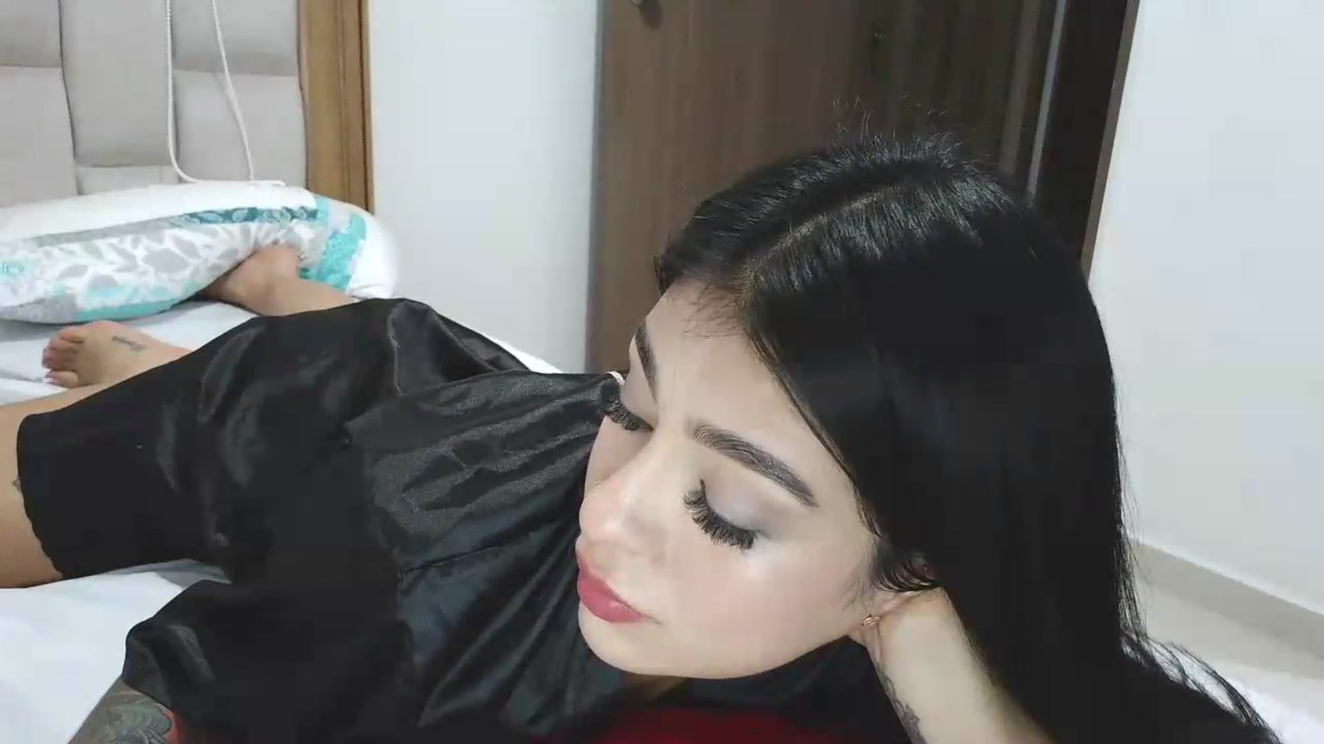 Gallery image thumbnail from yesicat's myfreecams stream on, 06/15/2026, 24:51 image 12 of 20