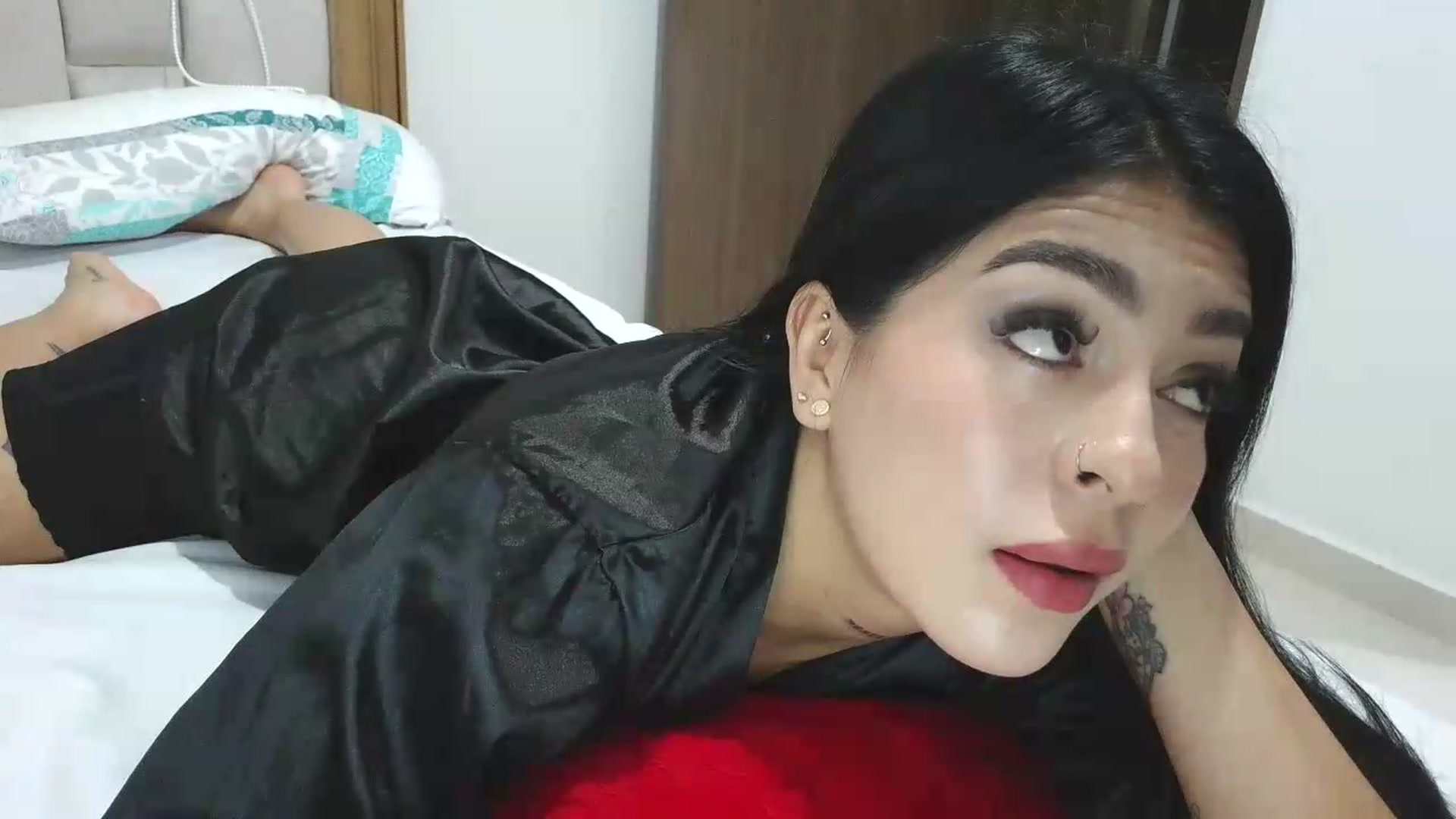 Gallery image thumbnail from yesicat's myfreecams stream on, 06/15/2026, 24:51 image 13 of 20