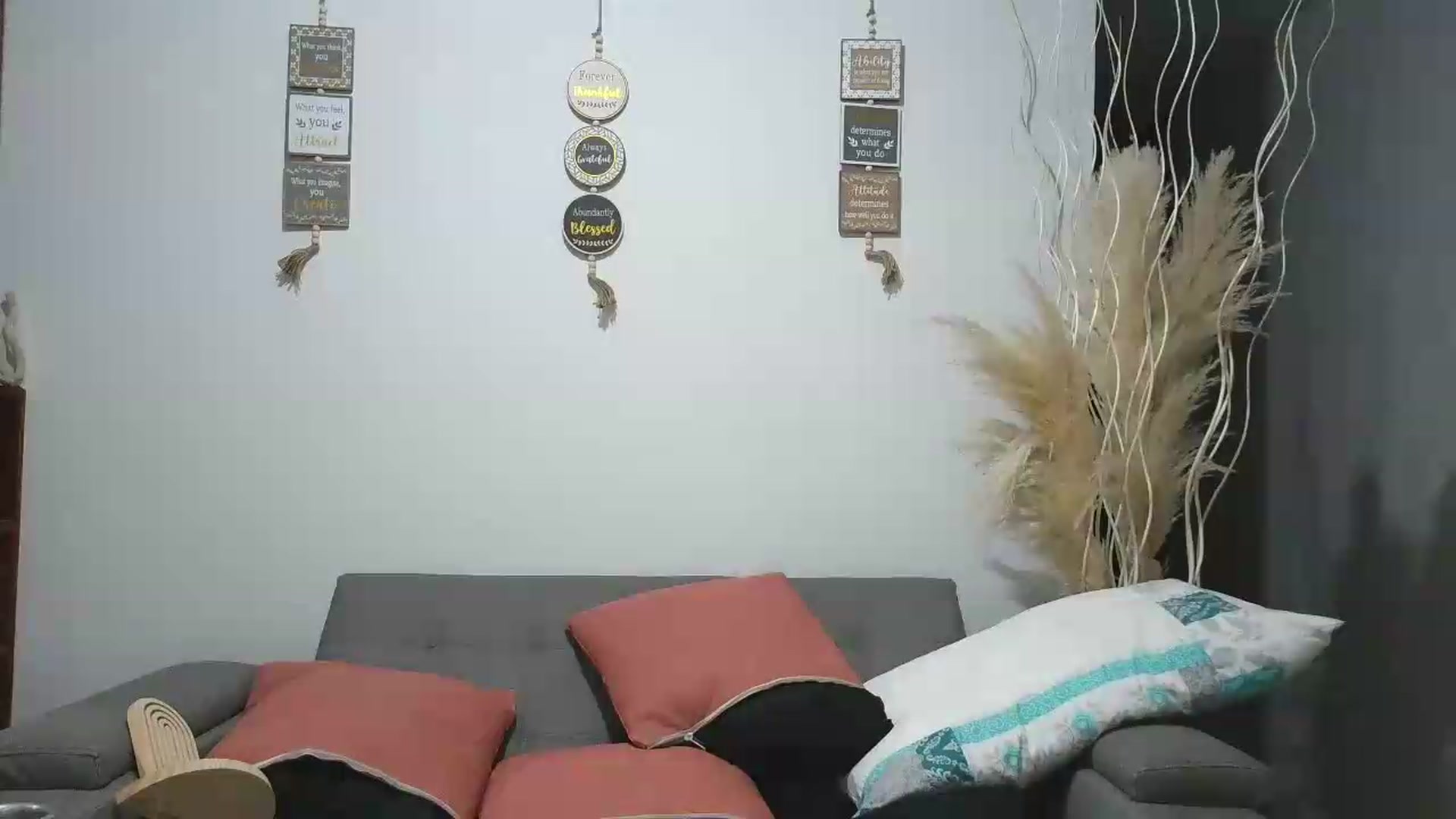 Gallery image thumbnail from yesicat's myfreecams stream on, 06/16/2026, 03:35 image 14 of 20