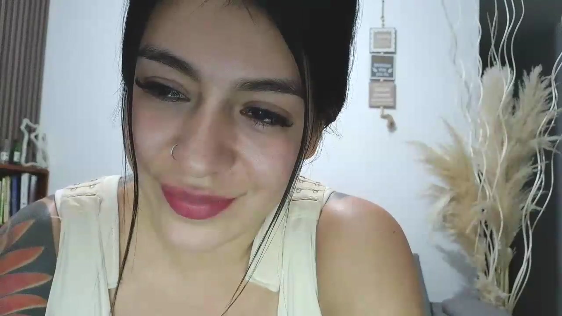 Gallery image thumbnail from yesicat's myfreecams stream on, 06/16/2026, 05:25 image 16 of 20