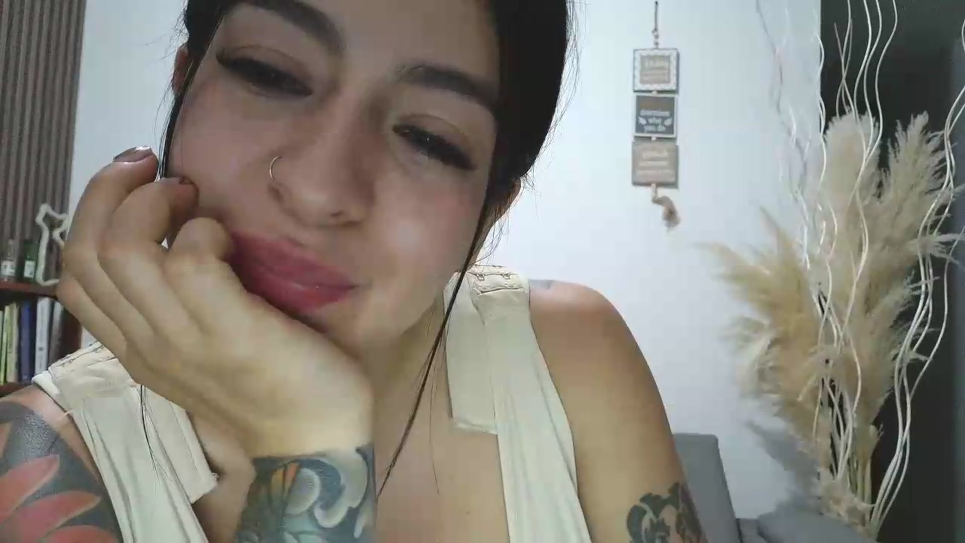 Gallery image thumbnail from yesicat's myfreecams stream on, 06/16/2026, 05:25 image 6 of 20