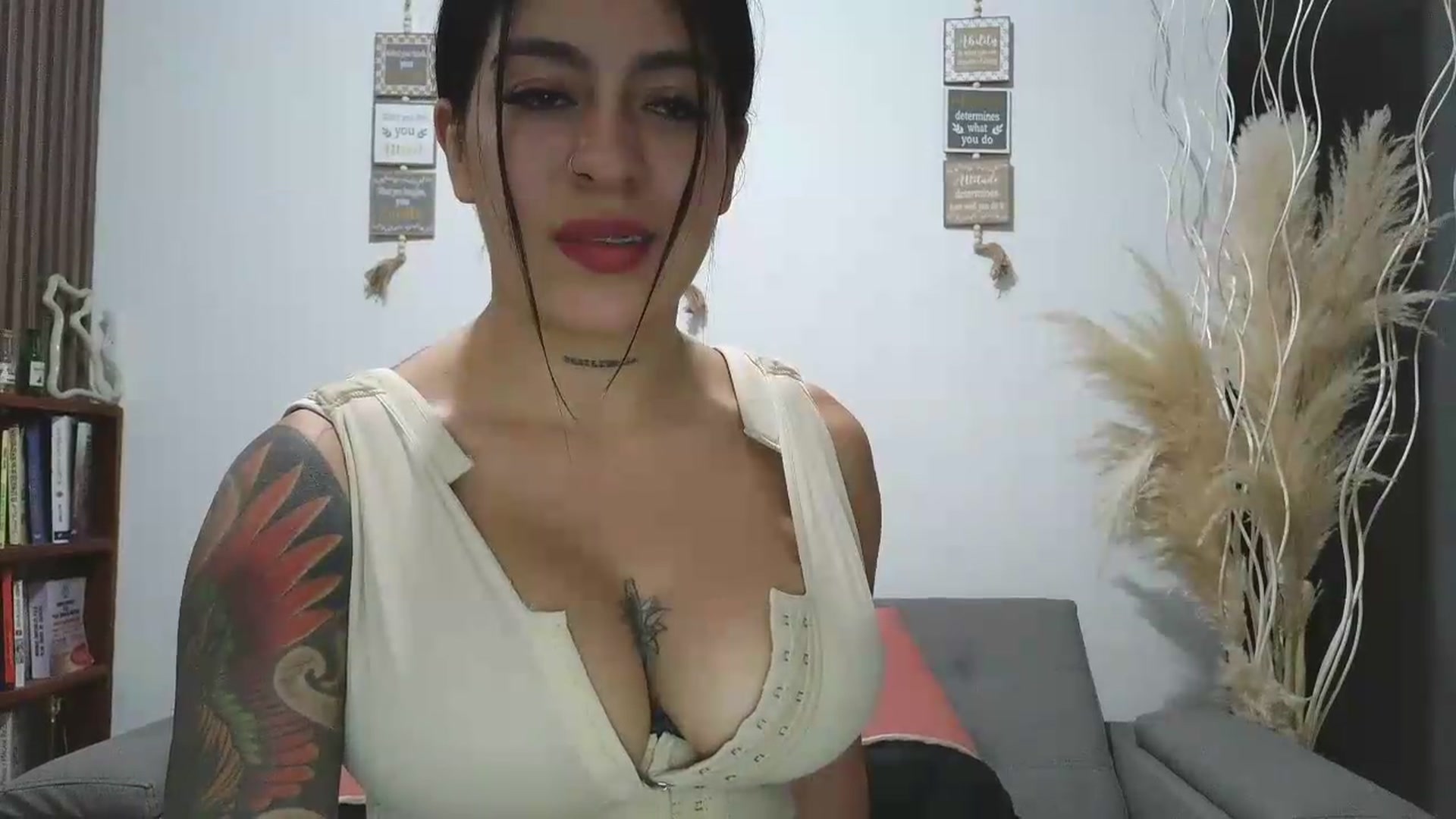 Gallery image thumbnail from yesicat's myfreecams stream on, 06/16/2026, 05:25 image 2 of 20