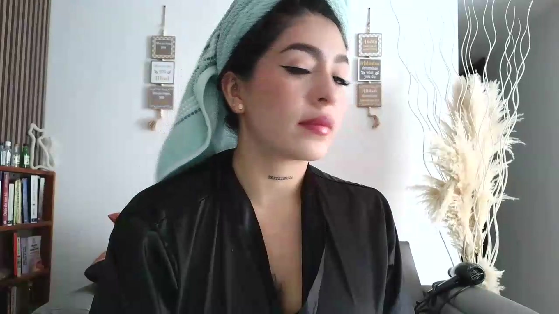 Gallery image thumbnail from yesicat's myfreecams stream on, 06/18/2026, 18:58 image 8 of 20