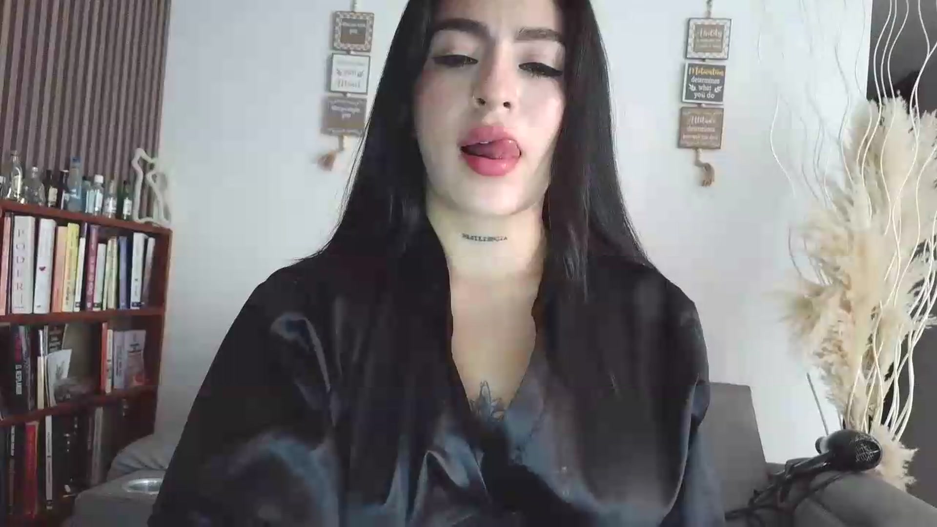 Gallery image thumbnail from yesicat's myfreecams stream on, 06/18/2026, 20:18 image 18 of 20