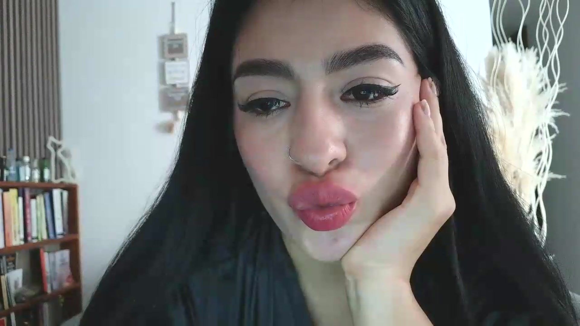 Gallery image thumbnail from yesicat's myfreecams stream on, 06/18/2026, 23:08 image 12 of 20
