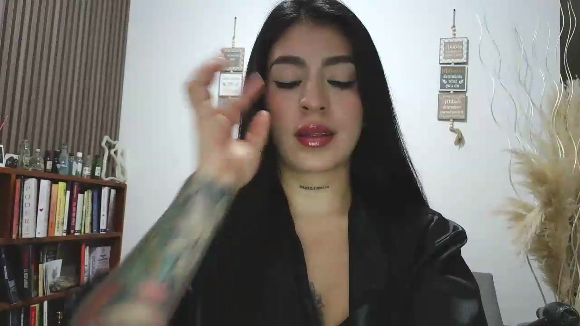 Gallery image thumbnail from yesicat's myfreecams stream on, 06/19/2026, 01:24 image 19 of 20