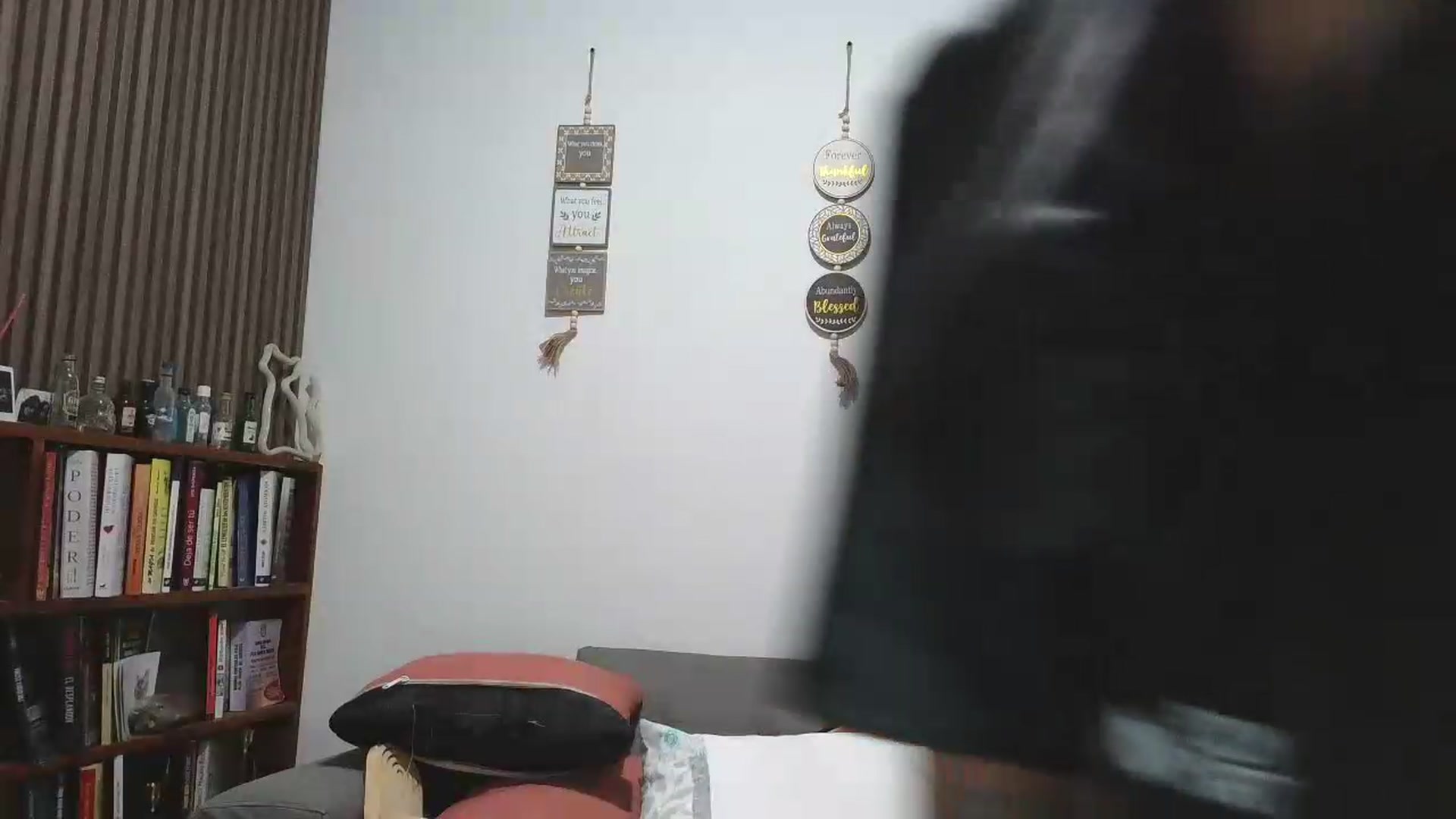 Gallery image thumbnail from yesicat's myfreecams stream on, 06/19/2026, 01:24 image 10 of 20