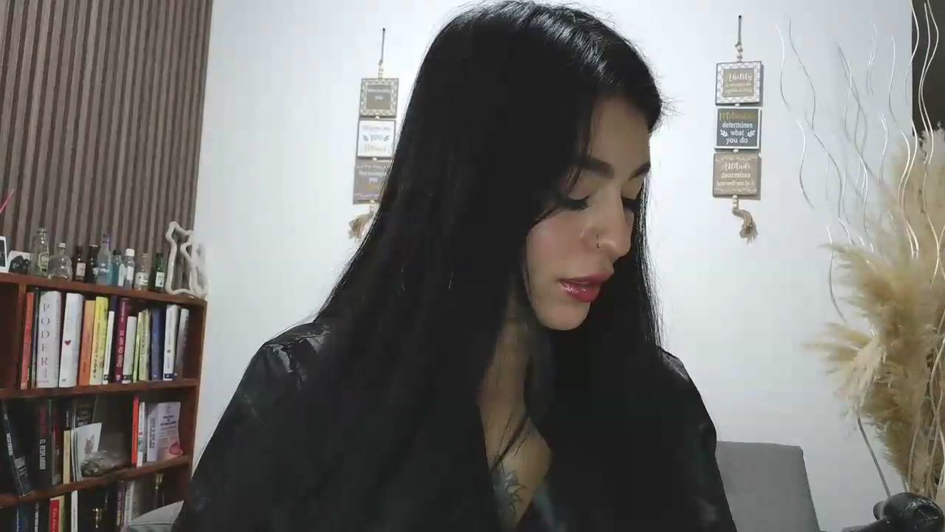 Gallery image thumbnail from yesicat's myfreecams stream on, 06/19/2026, 01:24 image 17 of 20