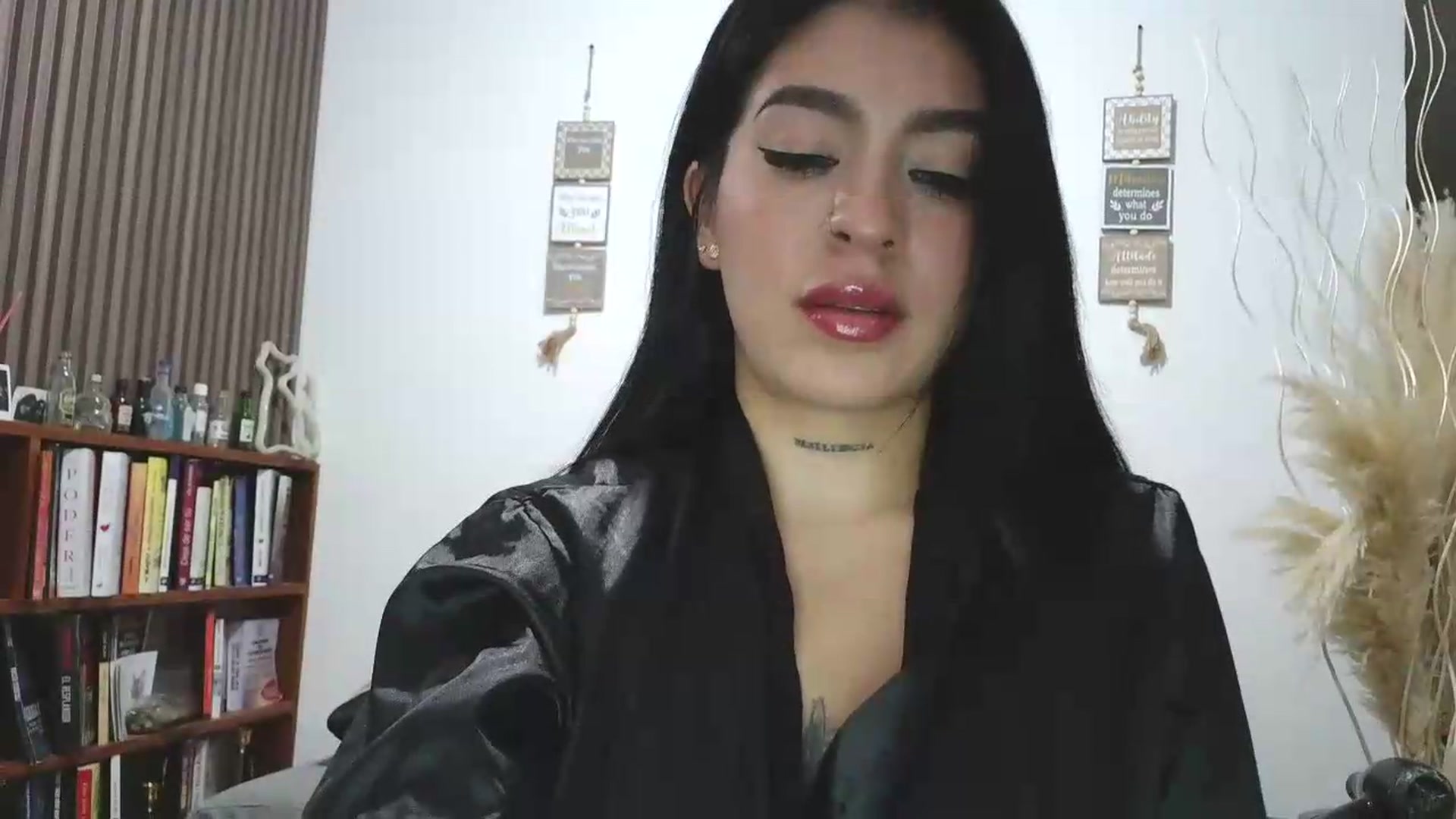 Gallery image thumbnail from yesicat's myfreecams stream on, 06/19/2026, 01:24 image 6 of 20