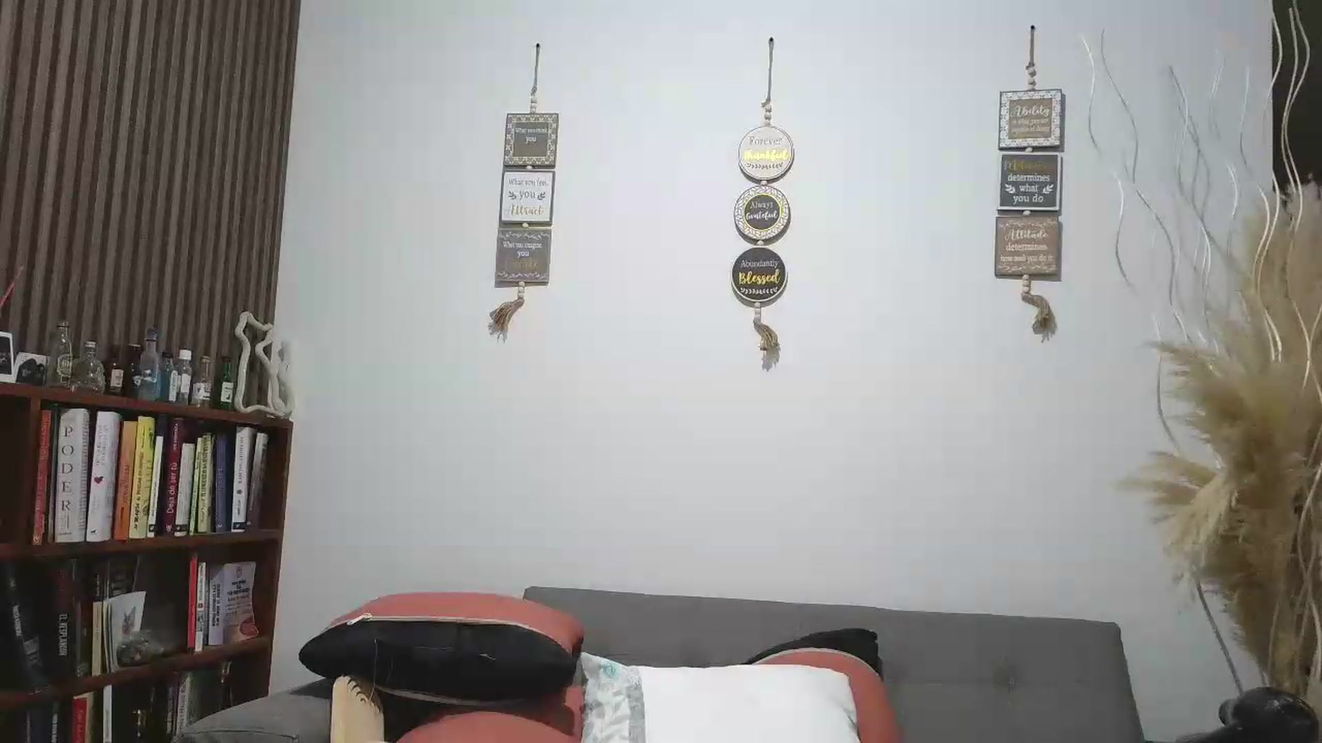 Gallery image thumbnail from yesicat's myfreecams stream on, 06/19/2026, 01:24 image 8 of 20