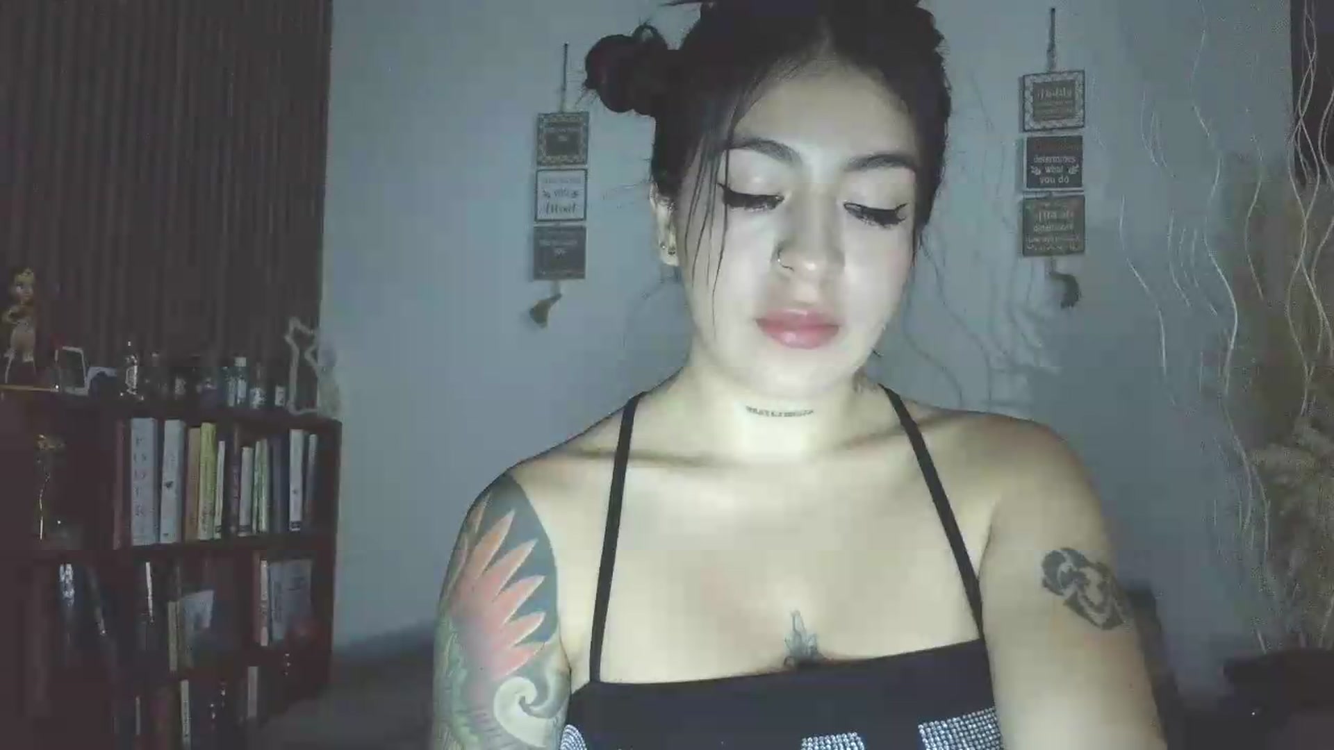 Gallery image thumbnail from yesicat's myfreecams stream on, 06/21/2026, 24:25 image 9 of 20