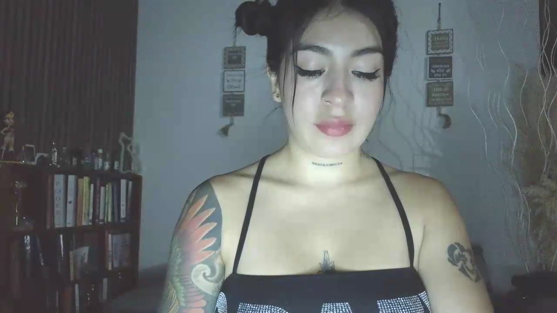 Gallery image thumbnail from yesicat's myfreecams stream on, 06/21/2026, 24:25 image 14 of 20