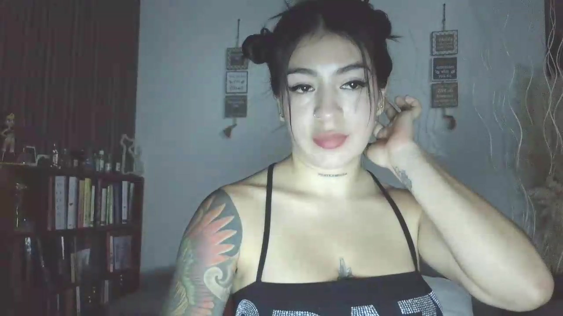 Gallery image thumbnail from yesicat's myfreecams stream on, 06/21/2026, 24:25 image 11 of 20