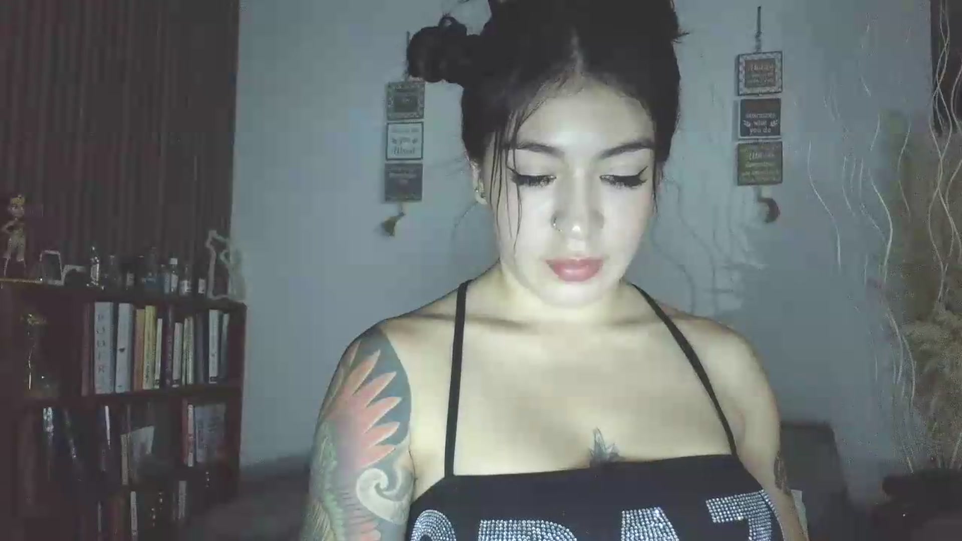 Gallery image thumbnail from yesicat's myfreecams stream on, 06/21/2026, 24:25 image 8 of 20