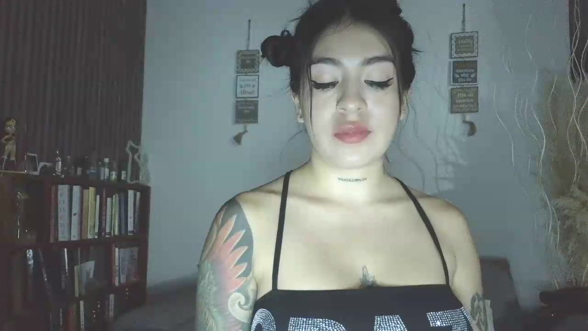 Gallery image thumbnail from yesicat's myfreecams stream on, 06/21/2026, 24:25 image 12 of 20