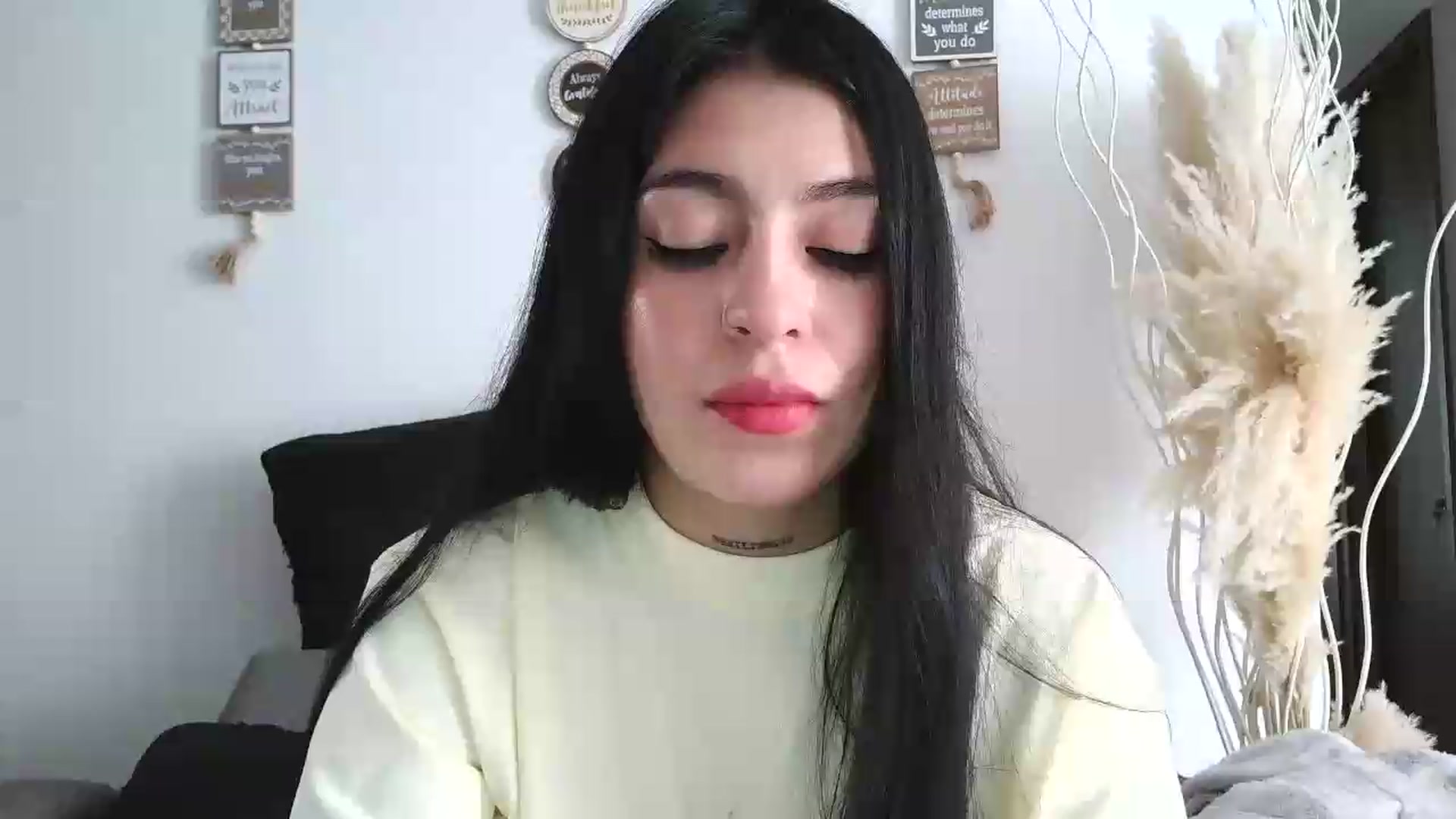 Gallery image thumbnail from yesicat's myfreecams stream on, 06/23/2026, 15:54 image 15 of 20