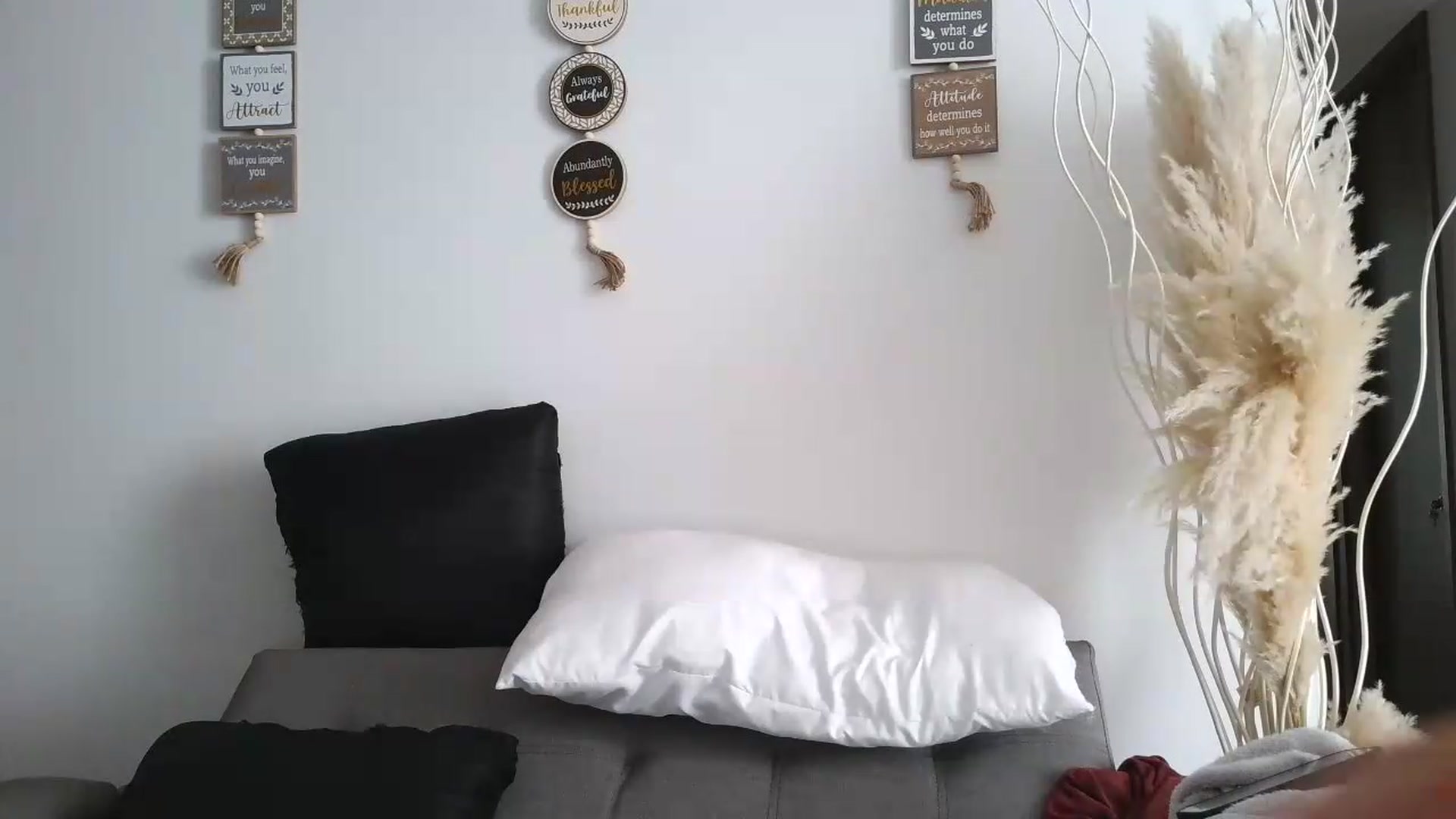 Gallery image thumbnail from yesicat's myfreecams stream on, 06/23/2026, 15:54 image 18 of 20
