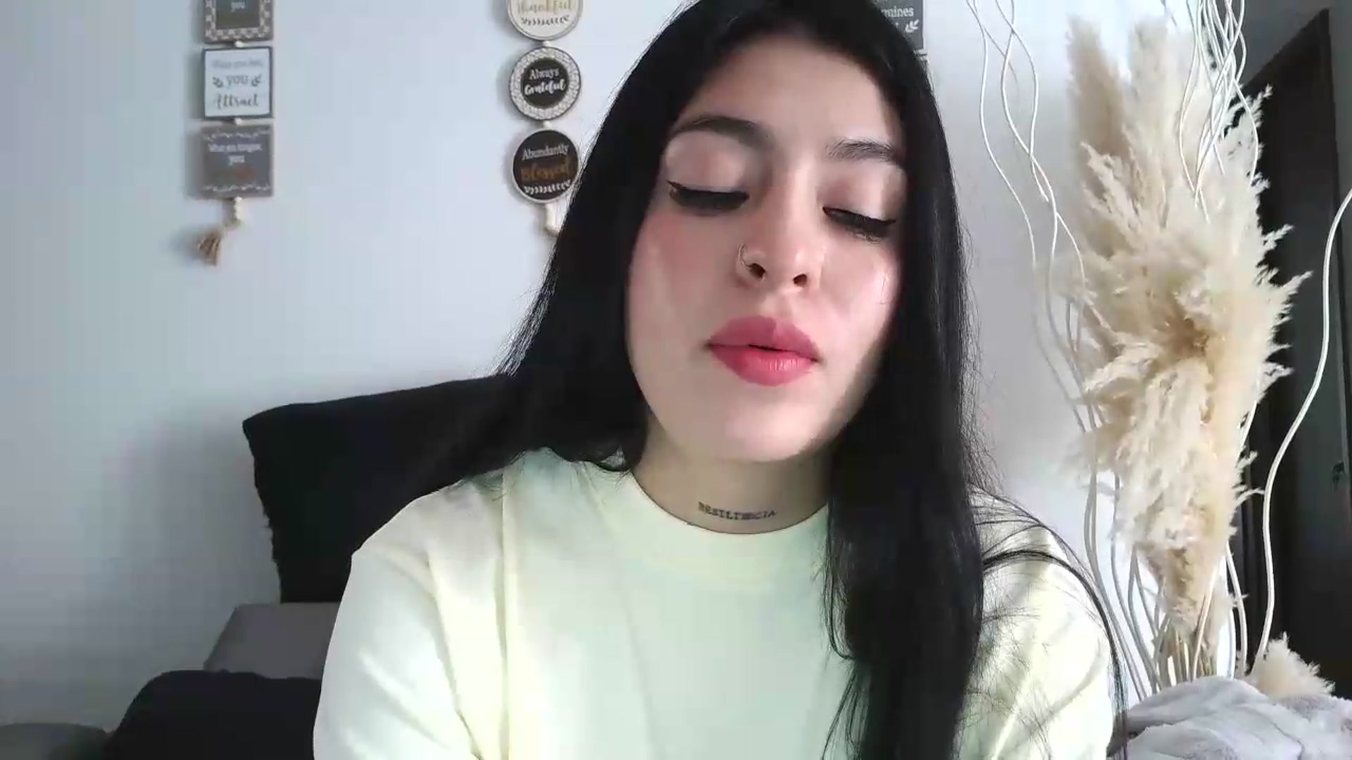 Gallery image thumbnail from yesicat's myfreecams stream on, 06/23/2026, 15:54 image 13 of 20