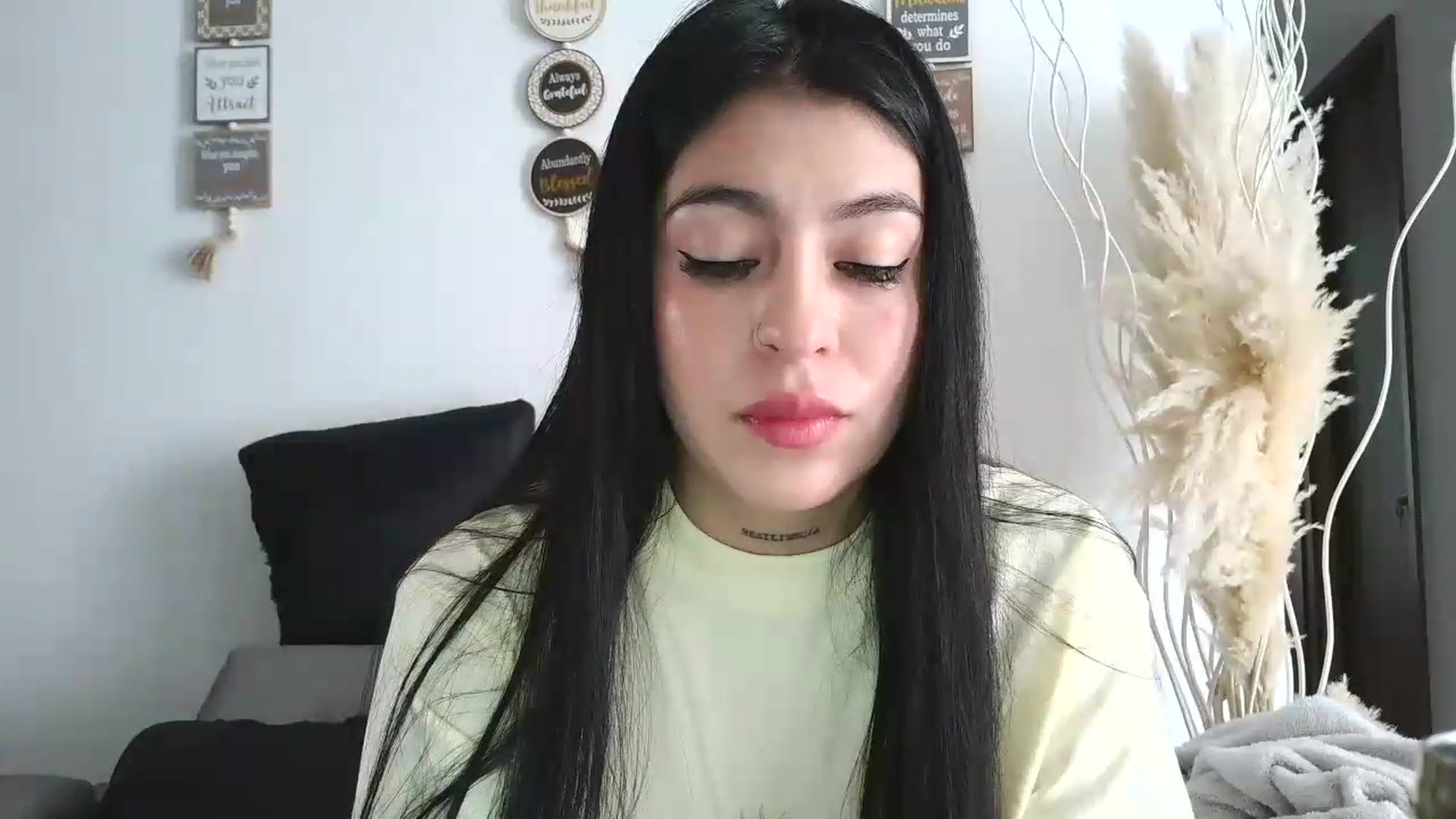 Gallery image thumbnail from yesicat's myfreecams stream on, 06/23/2026, 15:54 image 8 of 20