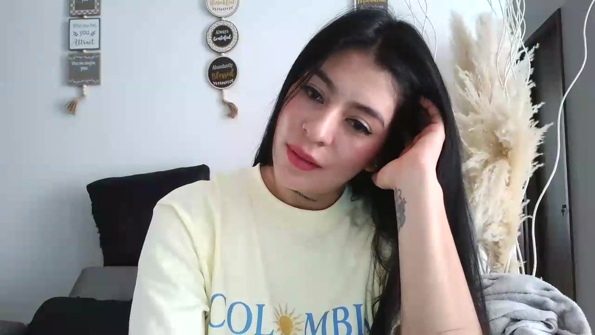 Gallery image thumbnail from yesicat's myfreecams stream on, 06/23/2026, 19:25 image 6 of 20