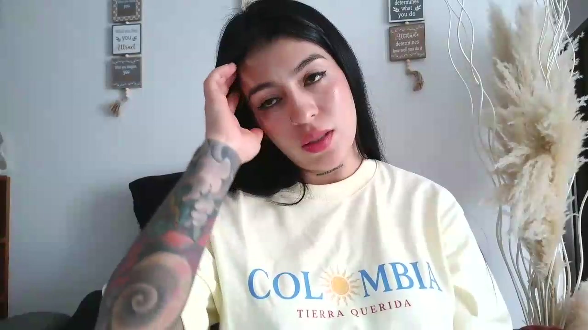 Gallery image thumbnail from yesicat's myfreecams stream on, 06/23/2026, 19:25 image 9 of 20