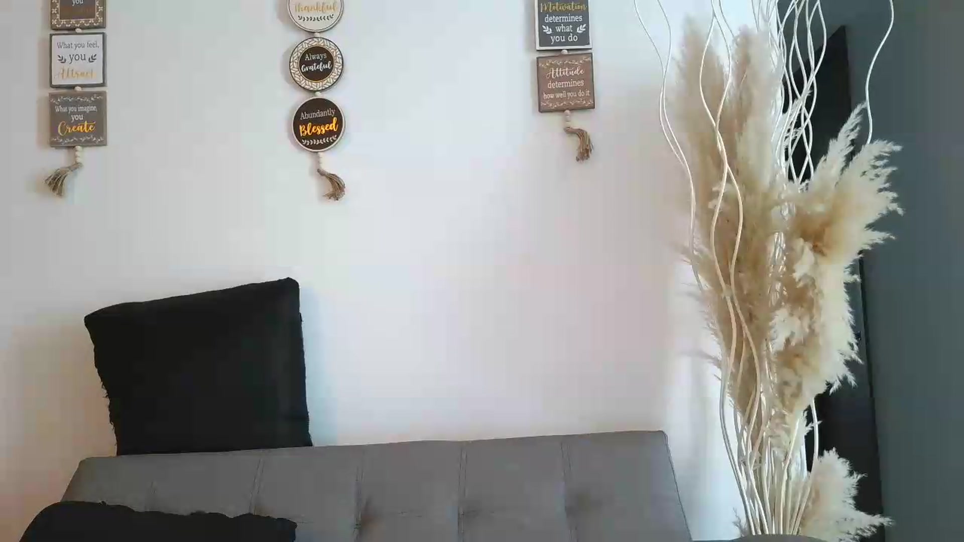Gallery image thumbnail from yesicat's myfreecams stream on, 06/24/2026, 16:20 image 9 of 20