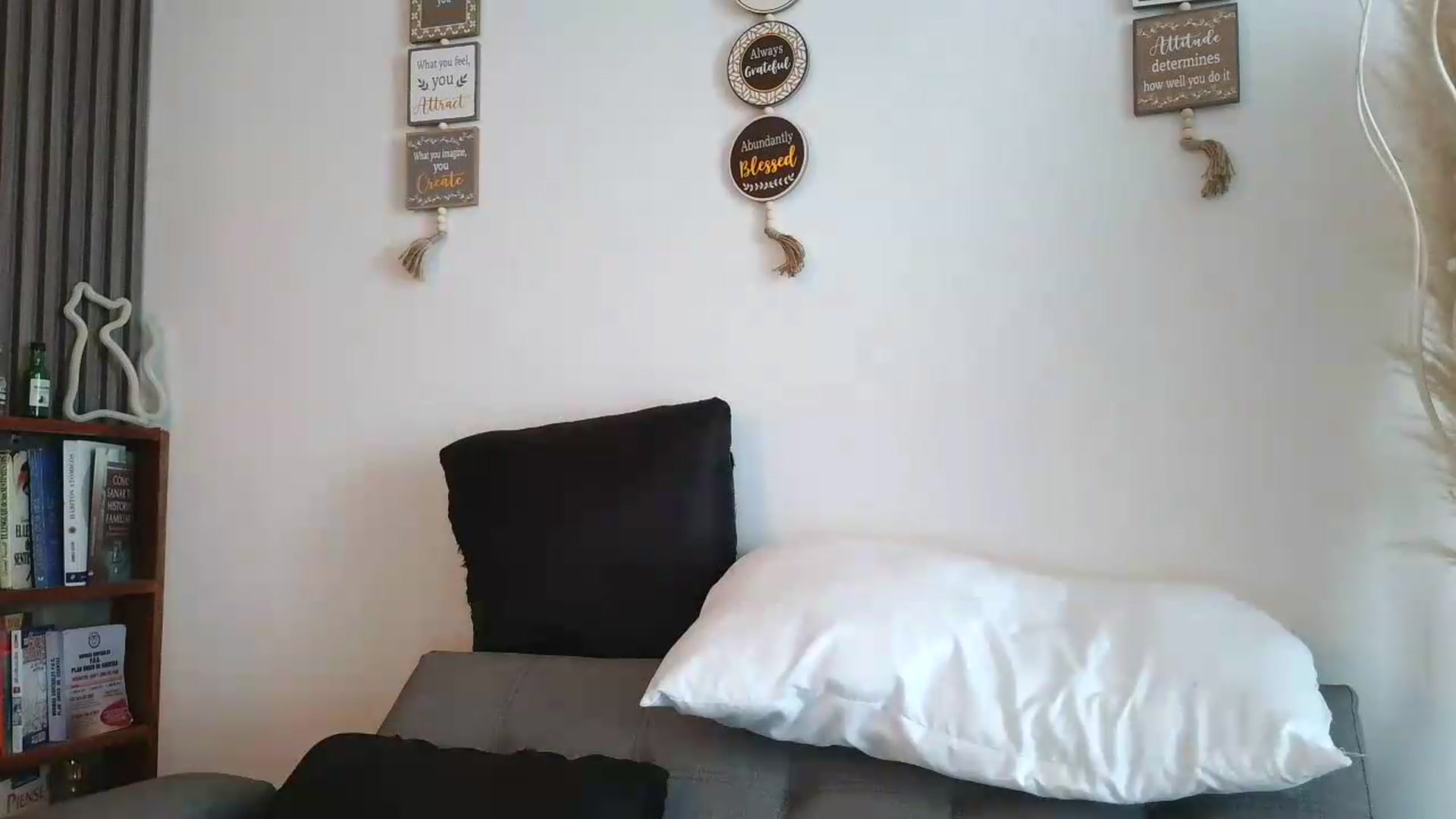 Gallery image thumbnail from yesicat's myfreecams stream on, 06/24/2026, 16:20 image 6 of 20