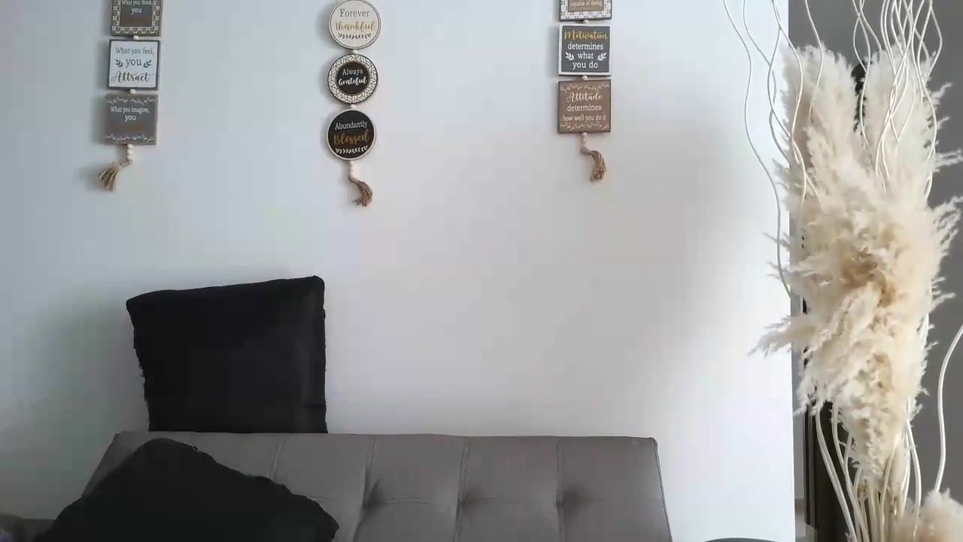 Gallery image thumbnail from yesicat's myfreecams stream on, 06/25/2026, 17:38 image 13 of 20