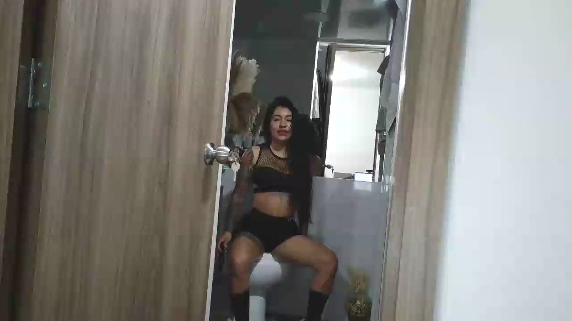 Gallery image thumbnail from yesicat's myfreecams stream on, 06/27/2026, 17:57 image 1 of 20