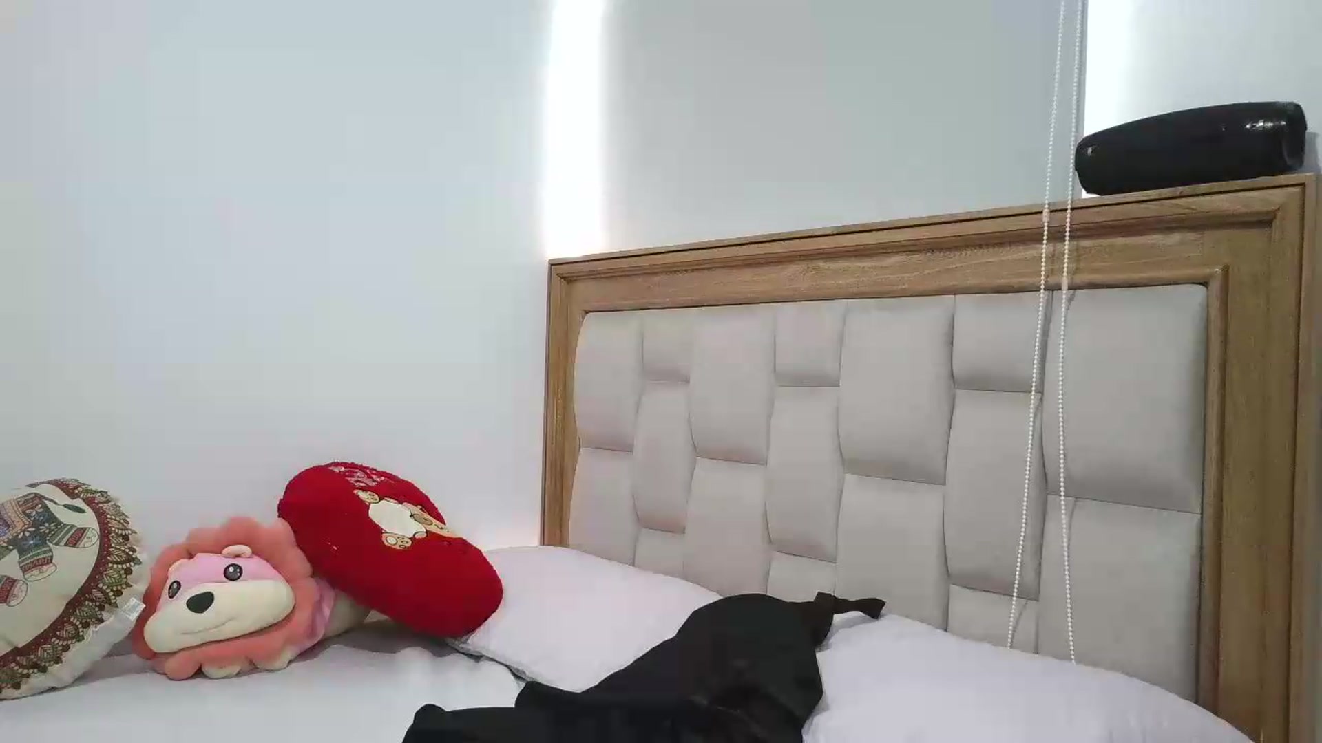 Gallery image thumbnail from yesicat's myfreecams stream on, 06/27/2026, 21:00 image 2 of 20