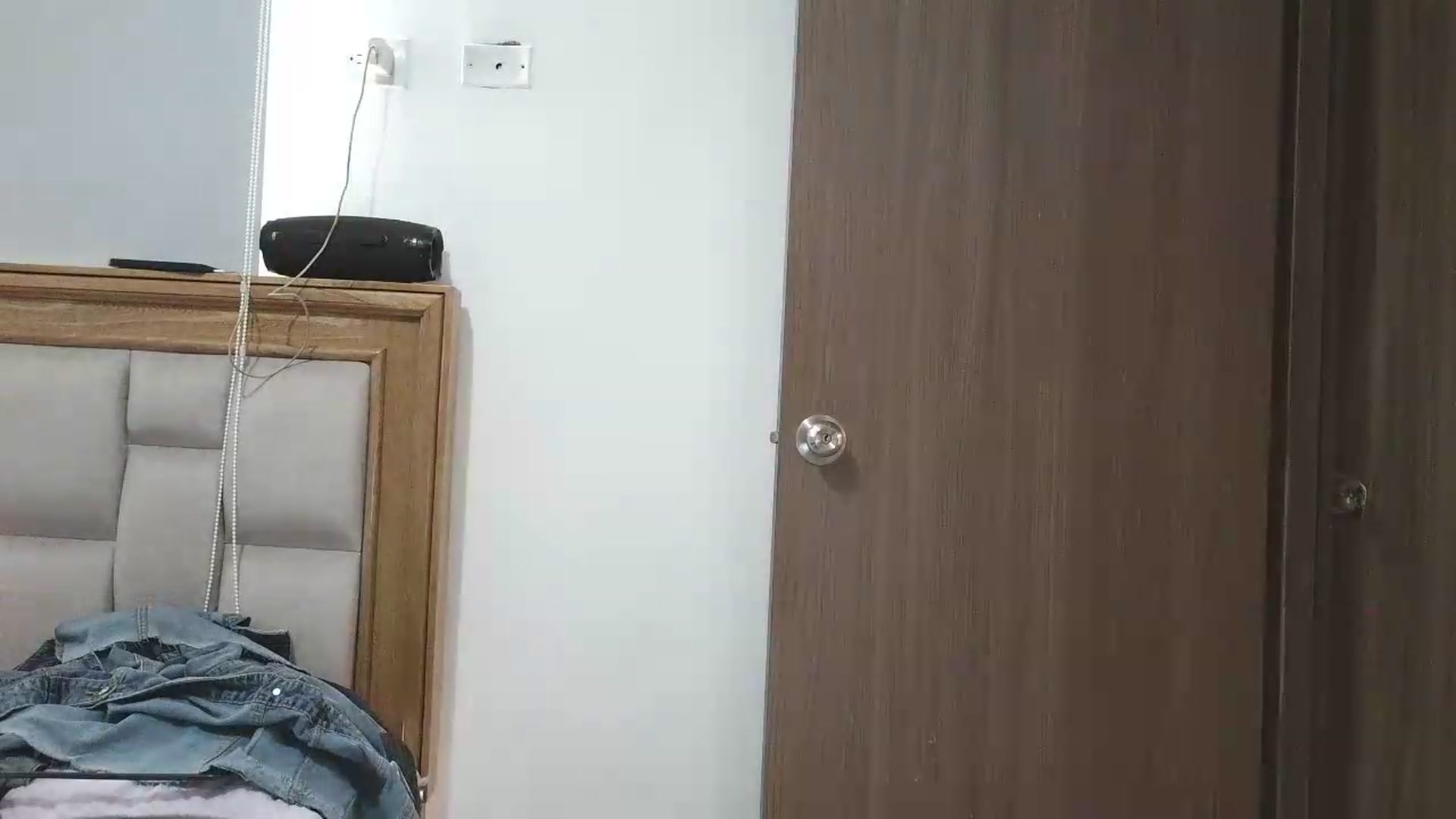 Gallery image thumbnail from yesicat's myfreecams stream on, 06/27/2026, 21:00 image 9 of 20