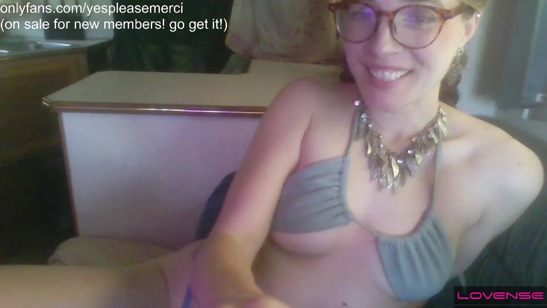 Gallery image thumbnail from yespleasemmhm's myfreecams stream on, 04/25/2023, 16:13 image 12 of 20