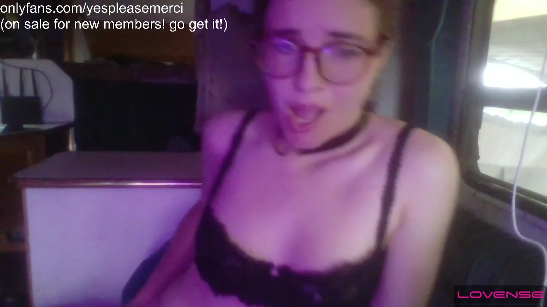 Gallery image thumbnail from yespleasemmhm's myfreecams stream on, 04/28/2023, 15:43 image 4 of 20
