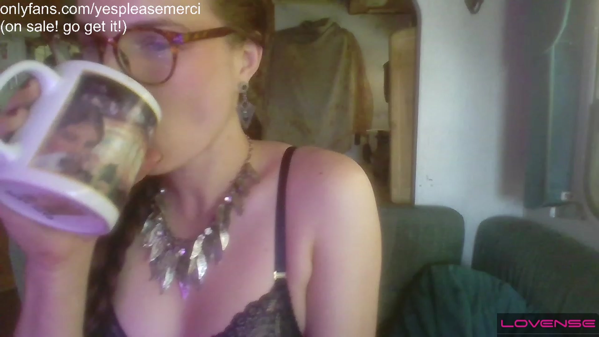 Gallery image thumbnail from yespleasemmhm's myfreecams stream on, 05/10/2023, 16:21 image 9 of 20