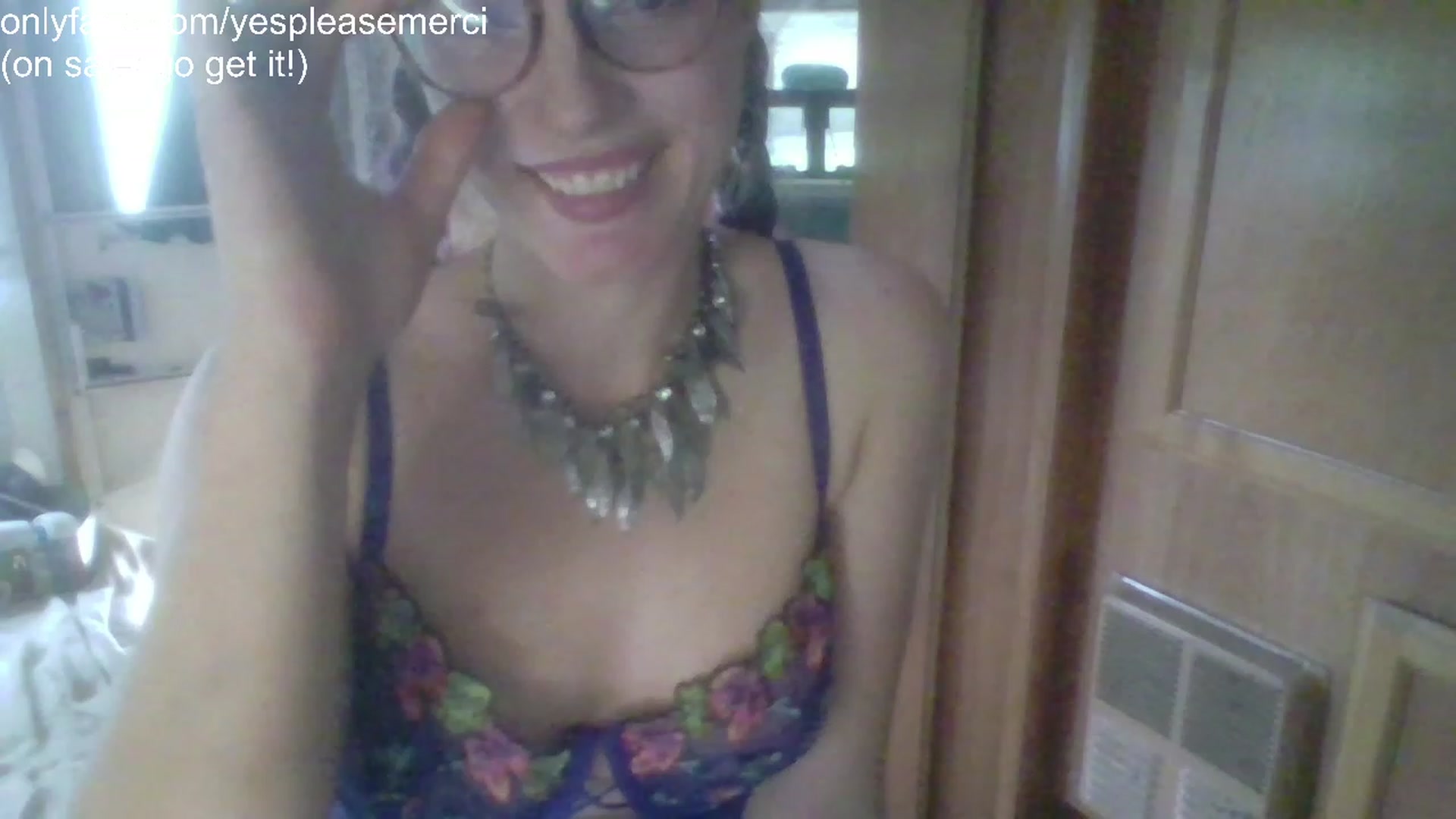 Gallery image thumbnail from yespleasemmhm's myfreecams stream on, 06/12/2023, 17:18 image 18 of 20