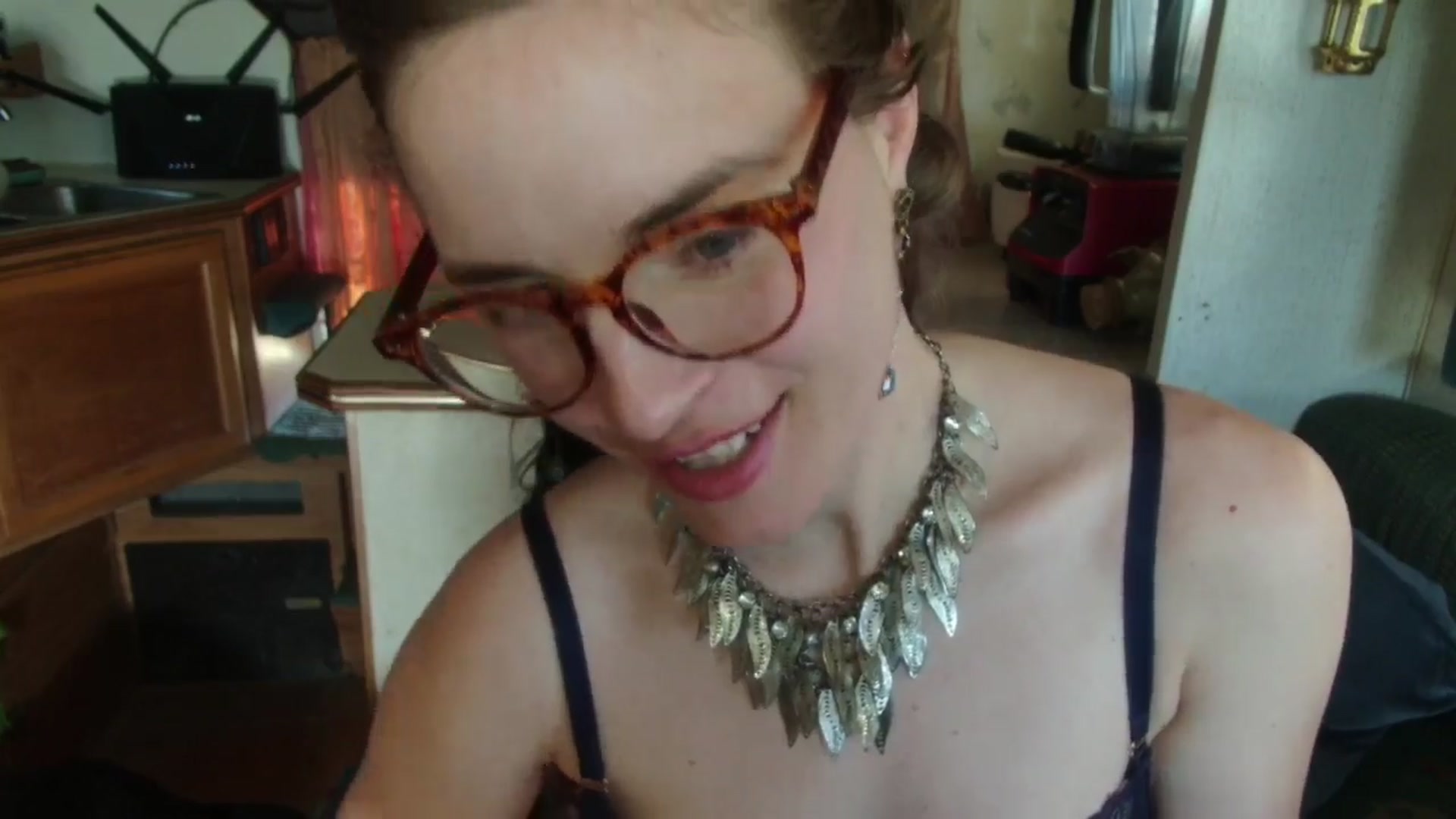 Gallery image thumbnail from yespleasemmhm's myfreecams stream on, 03/25/2024, 17:08 image 10 of 20