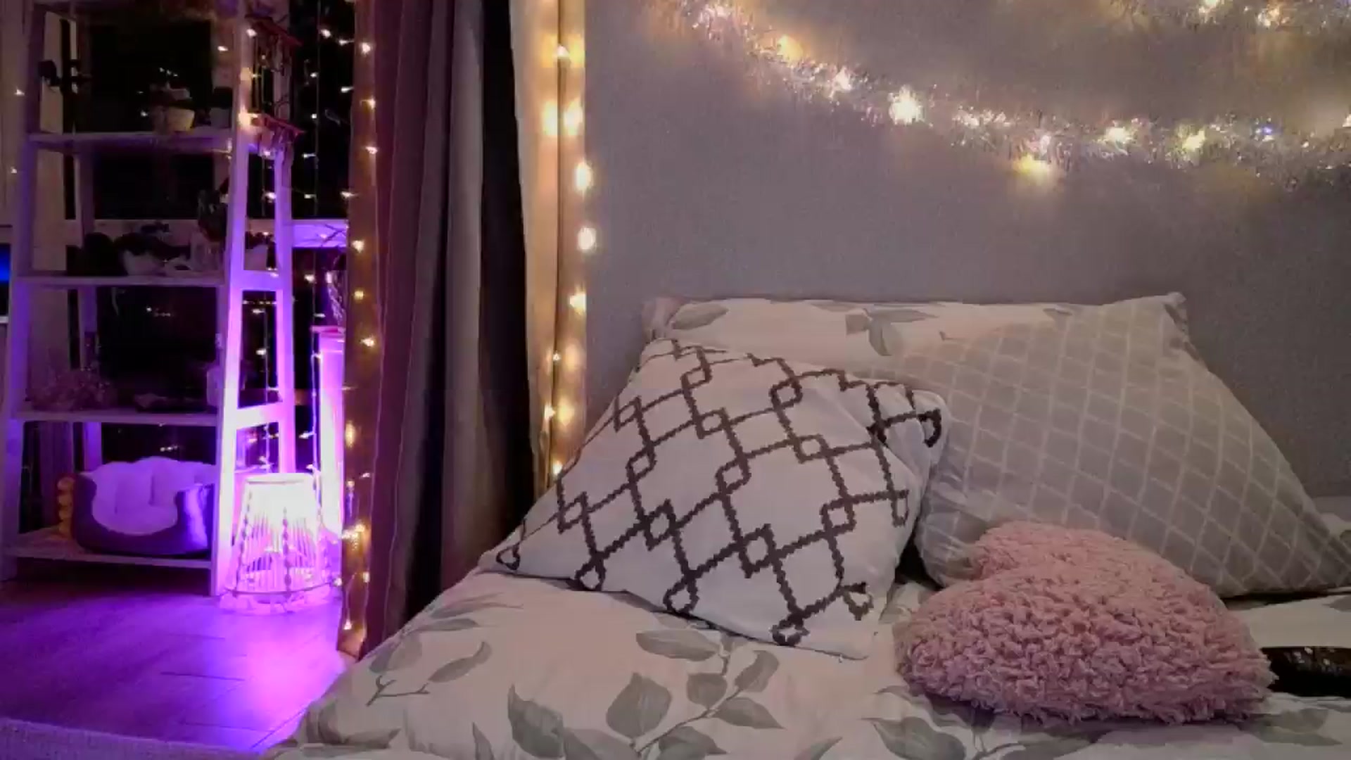 Gallery image thumbnail from your__goddess's myfreecams stream on, 12/20/2024, 22:08 image 10 of 20