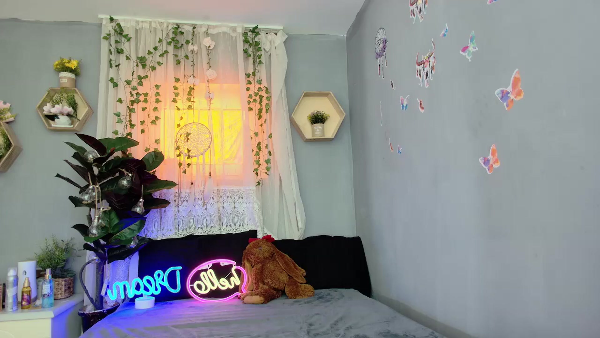 Gallery image thumbnail from your_dream's myfreecams stream on, 04/03/2025, 12:04 image 17 of 20